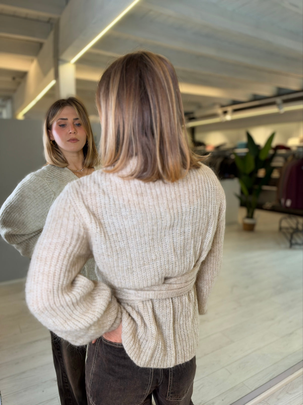 Cardigan beige a portafoglio
