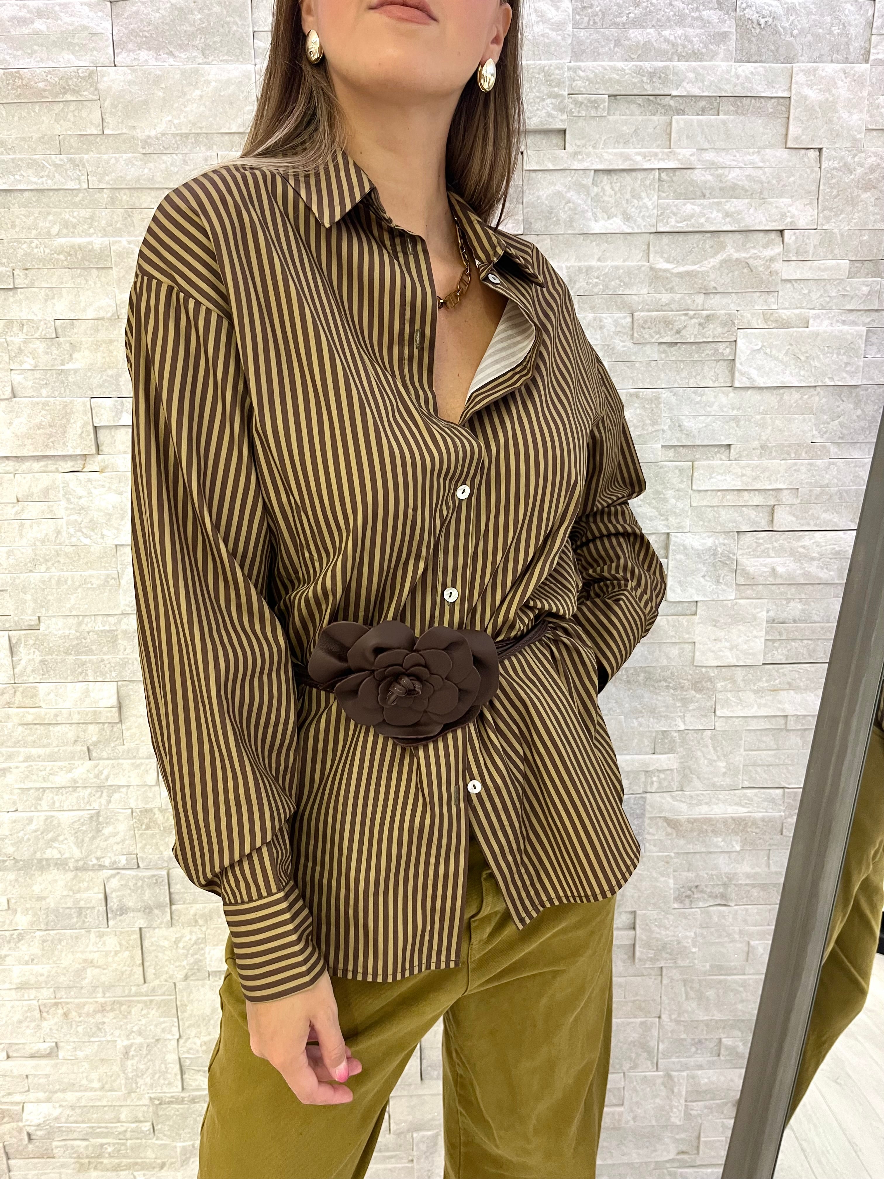 Camicia a righe con cintura