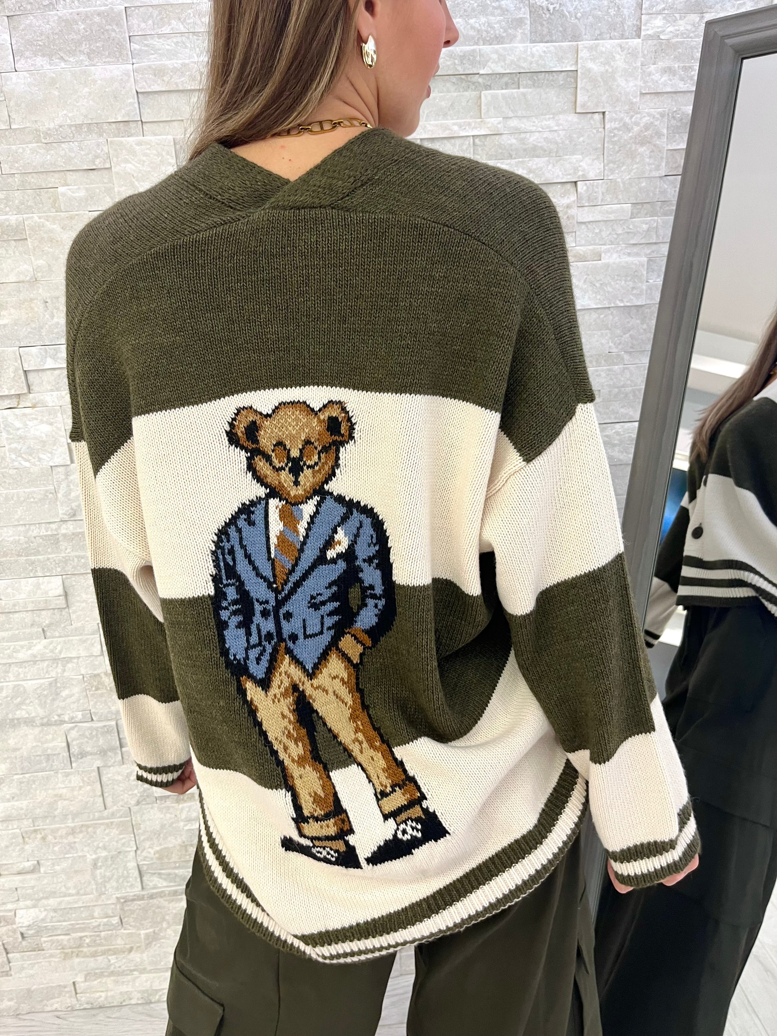 Cardigan over a righe teddy