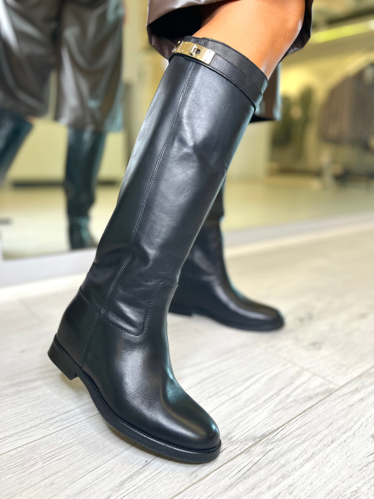 Stivale nero in pelle