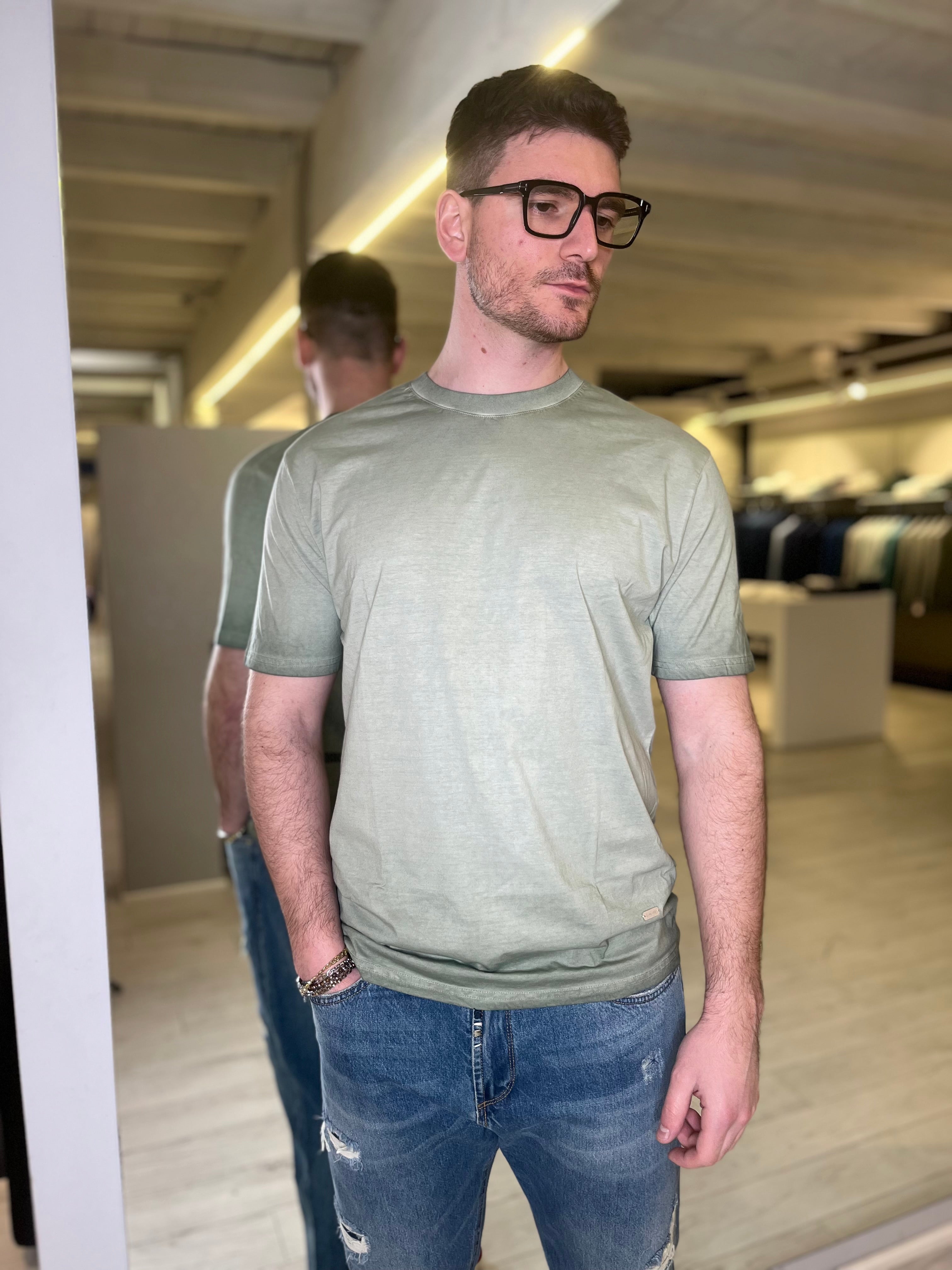 T-shirt semi over