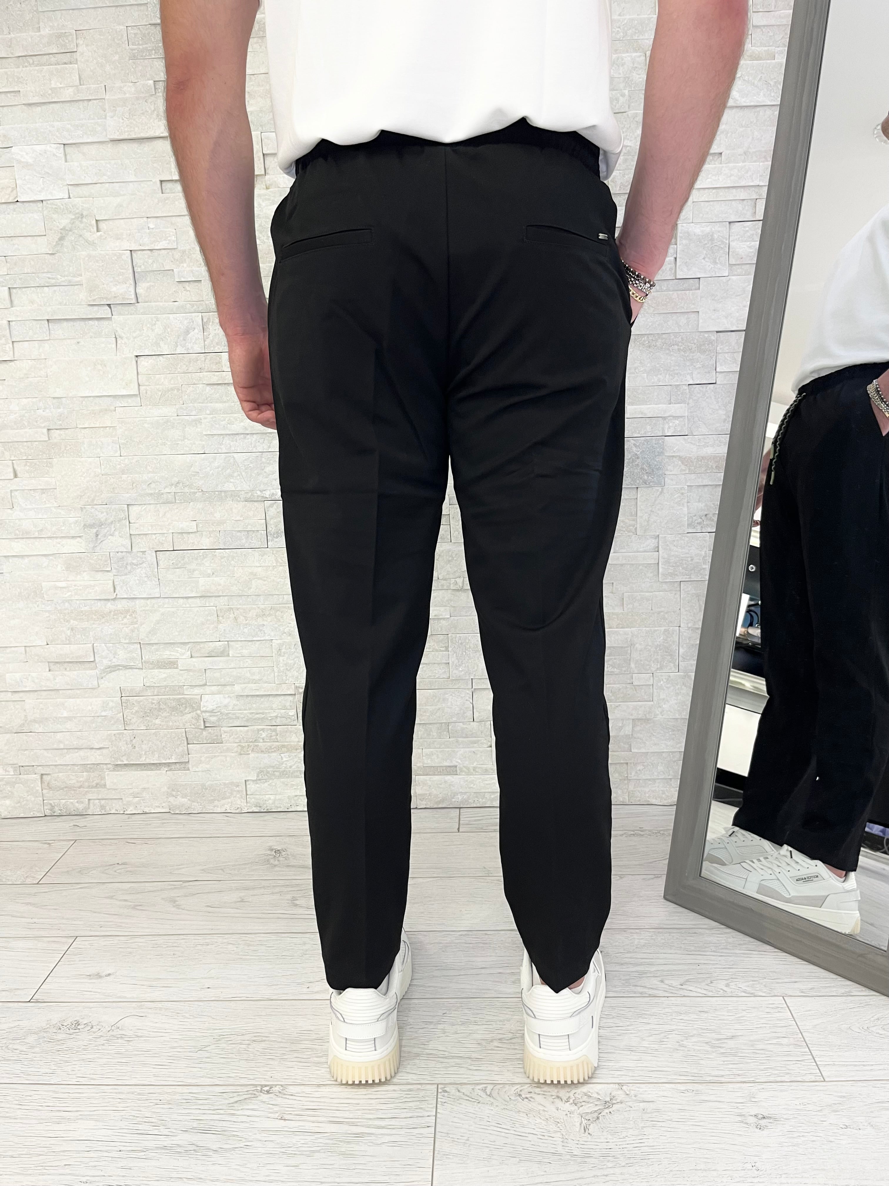 Pantalone in tessuto tecnico con coulisse