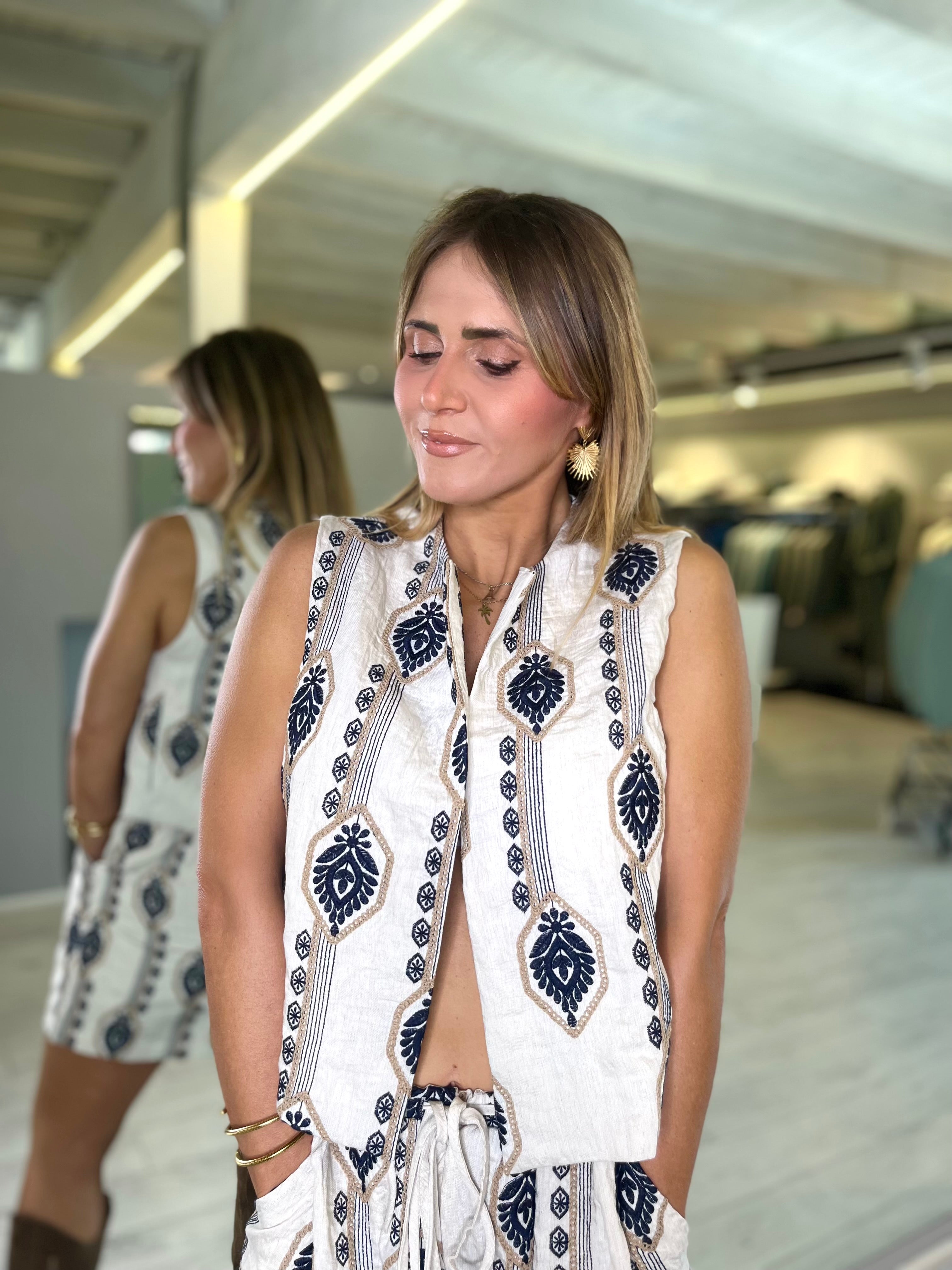 Gilet con ricami beige