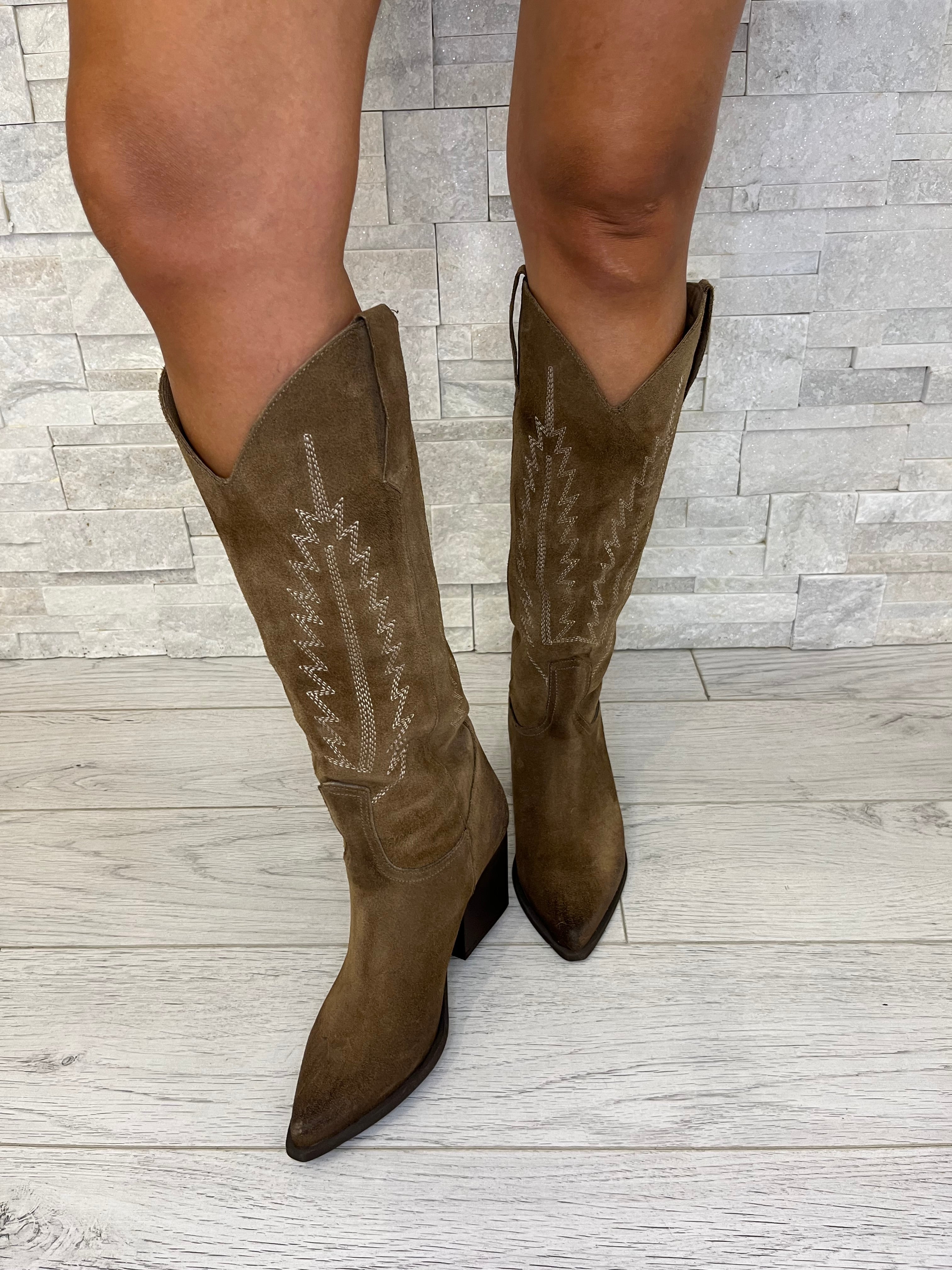 Texano in camoscio taupe
