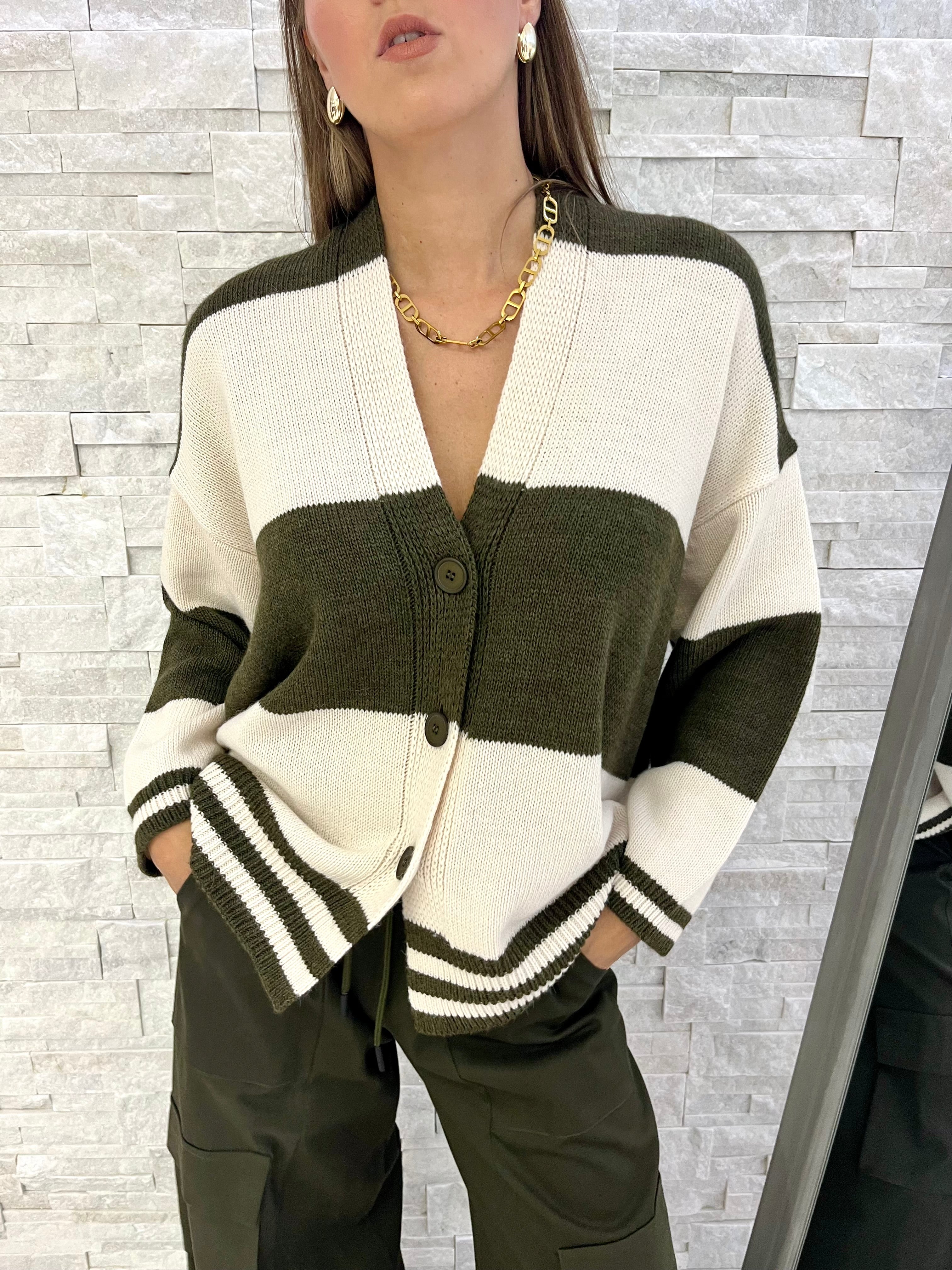 Cardigan over a righe teddy
