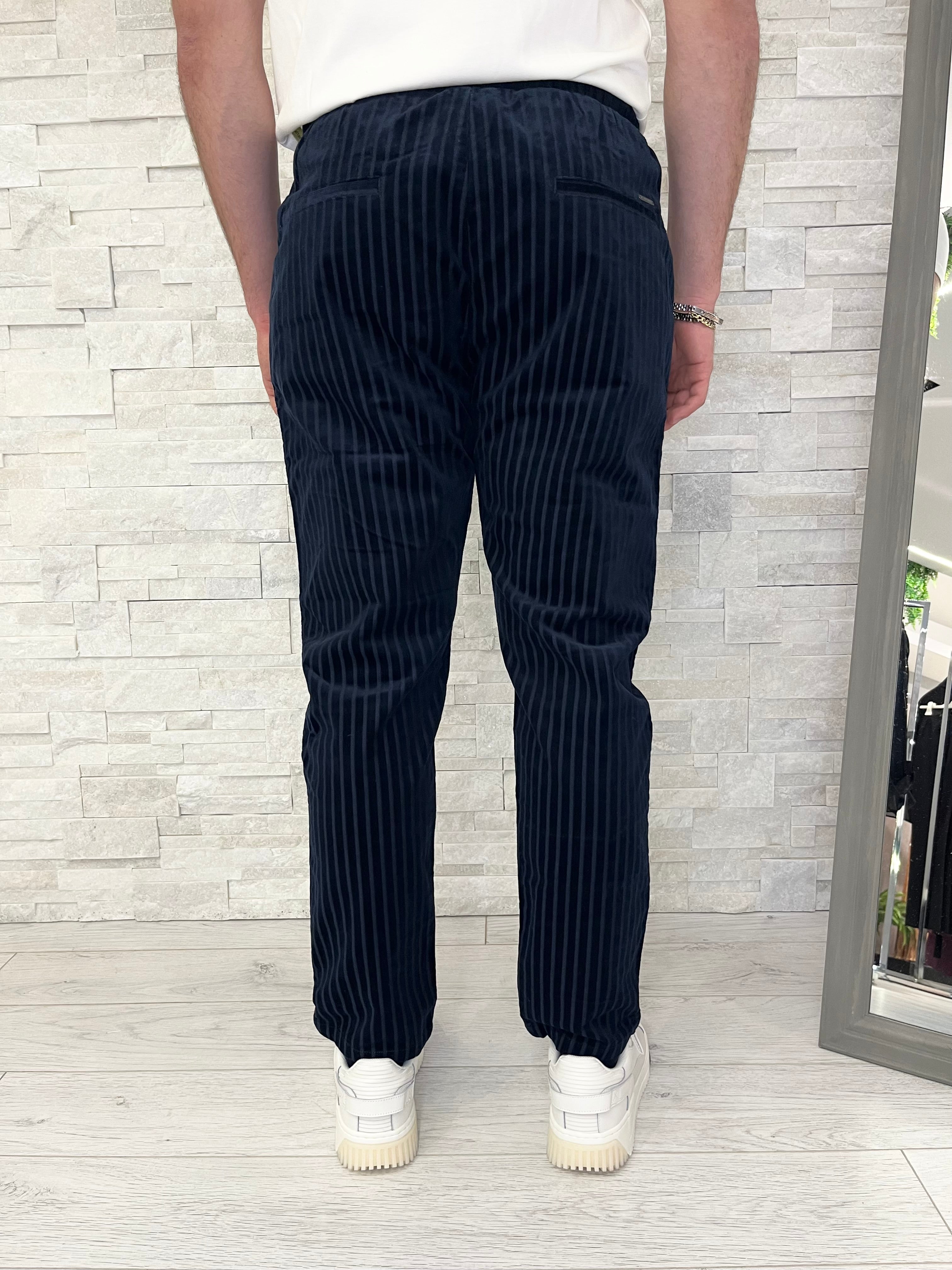 Pantaloni con coulisse in velluto a coste