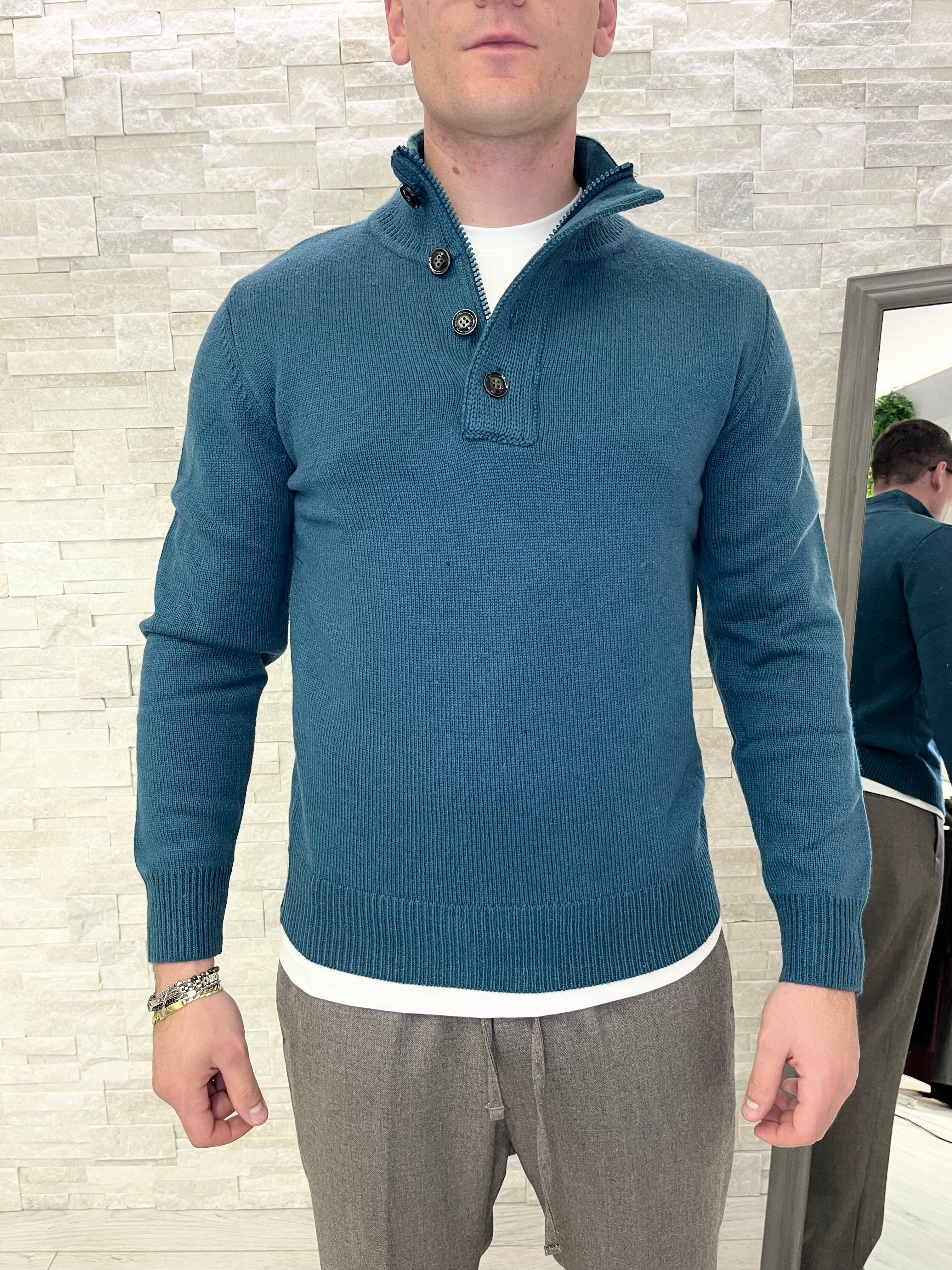 Maglia a collo imbuto con bottoni e zip