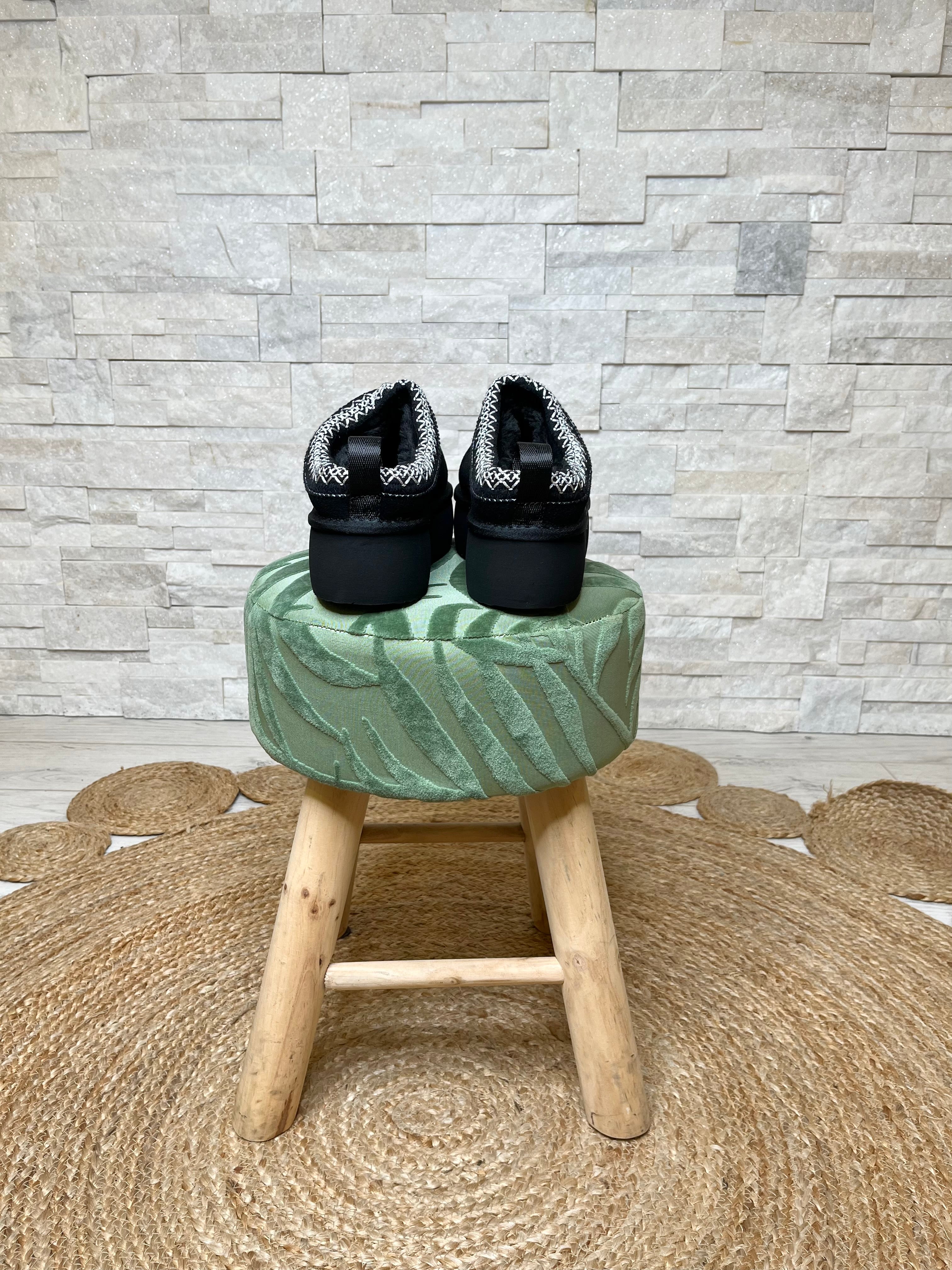 Sabot in suede ricamato platform nero