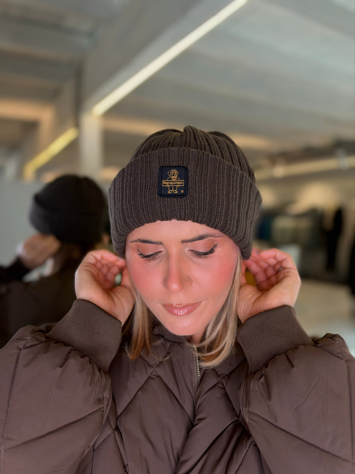 Cuffia con logo