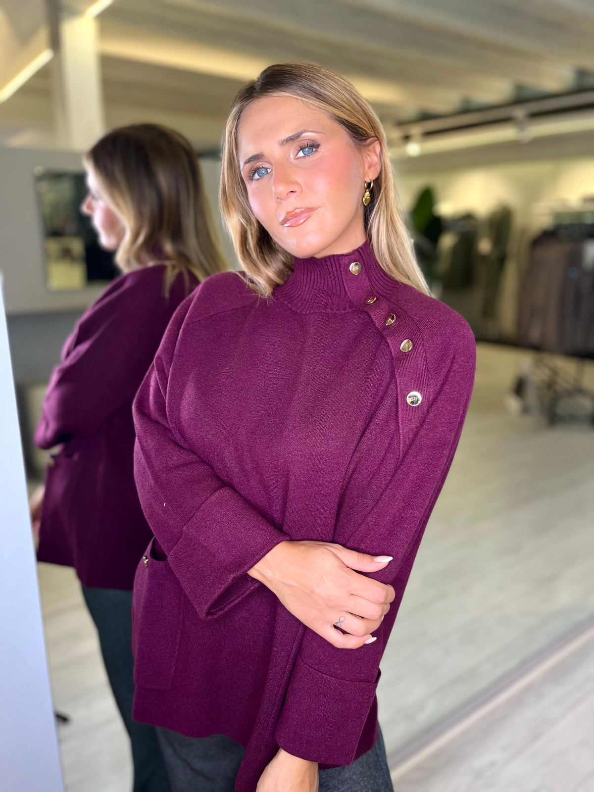 Maglia lupetto bordeaux con tasca e bottoni