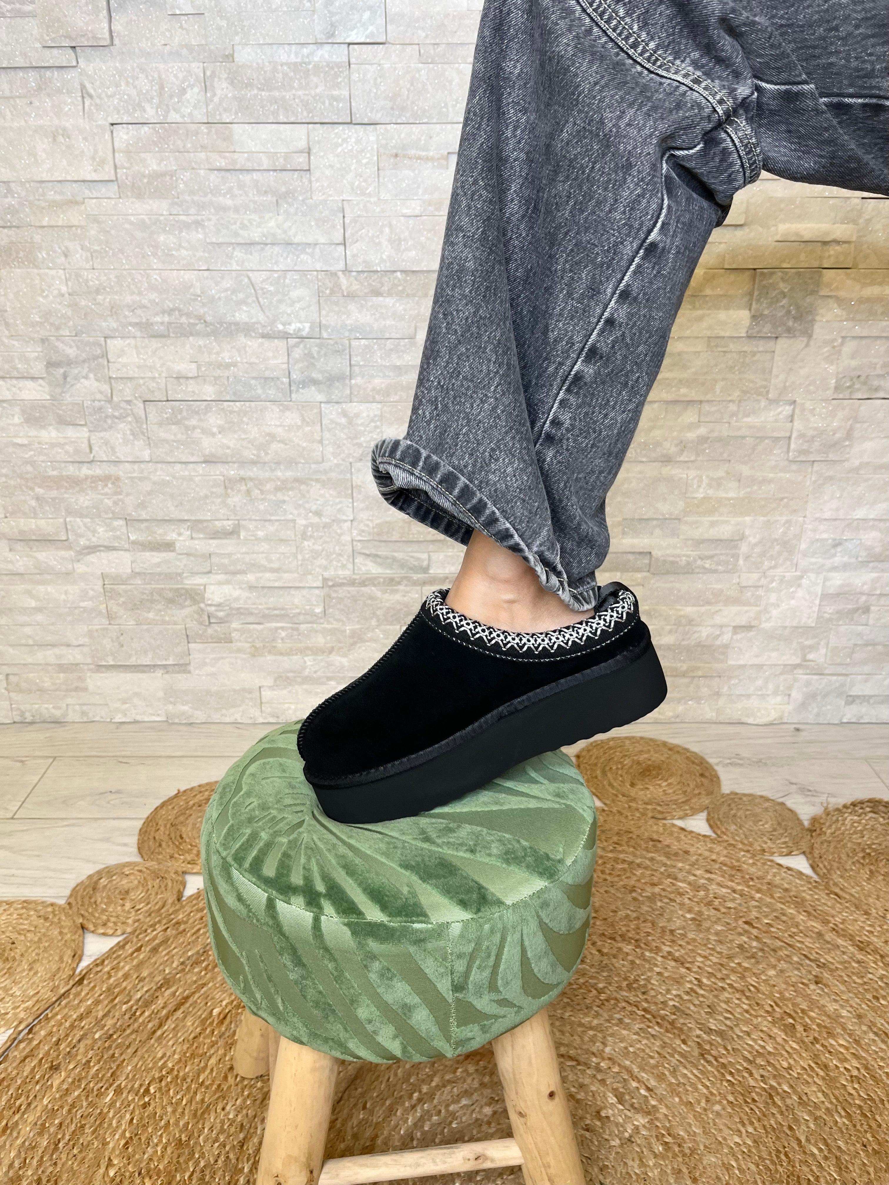 Sabot in suede ricamato platform nero