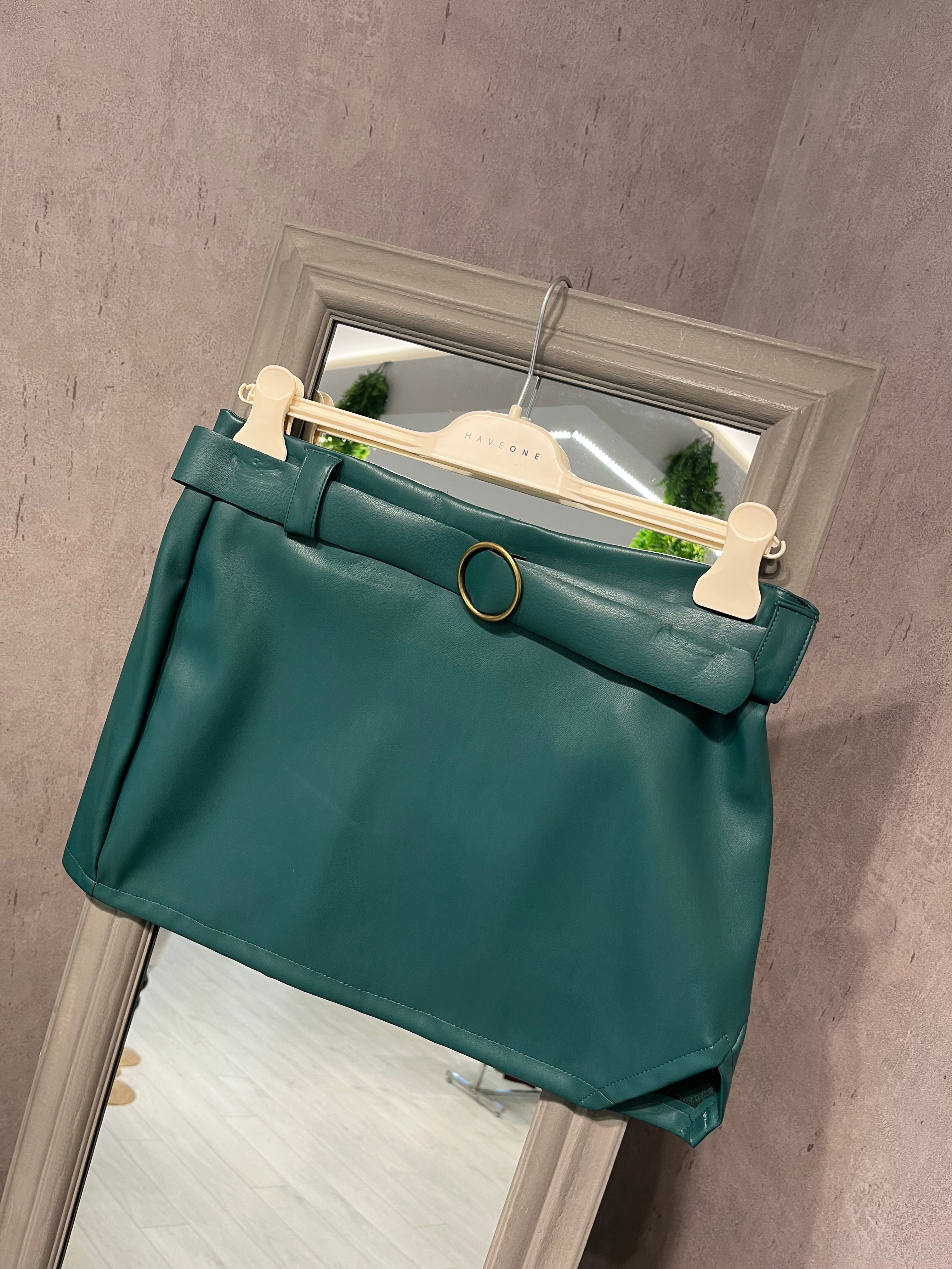 Minigonna ecopelle verde