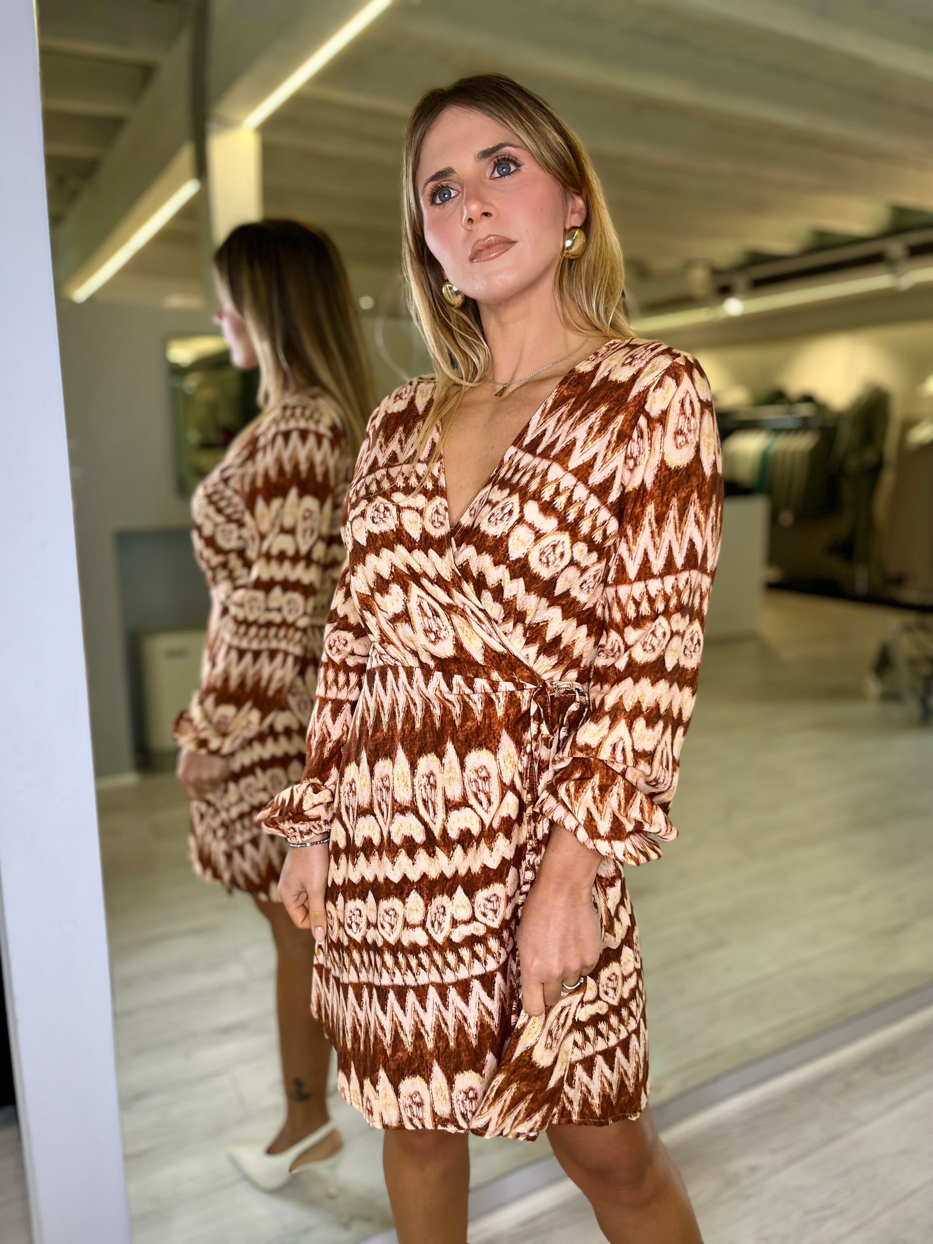 Abito corto a portafoglio fantasia