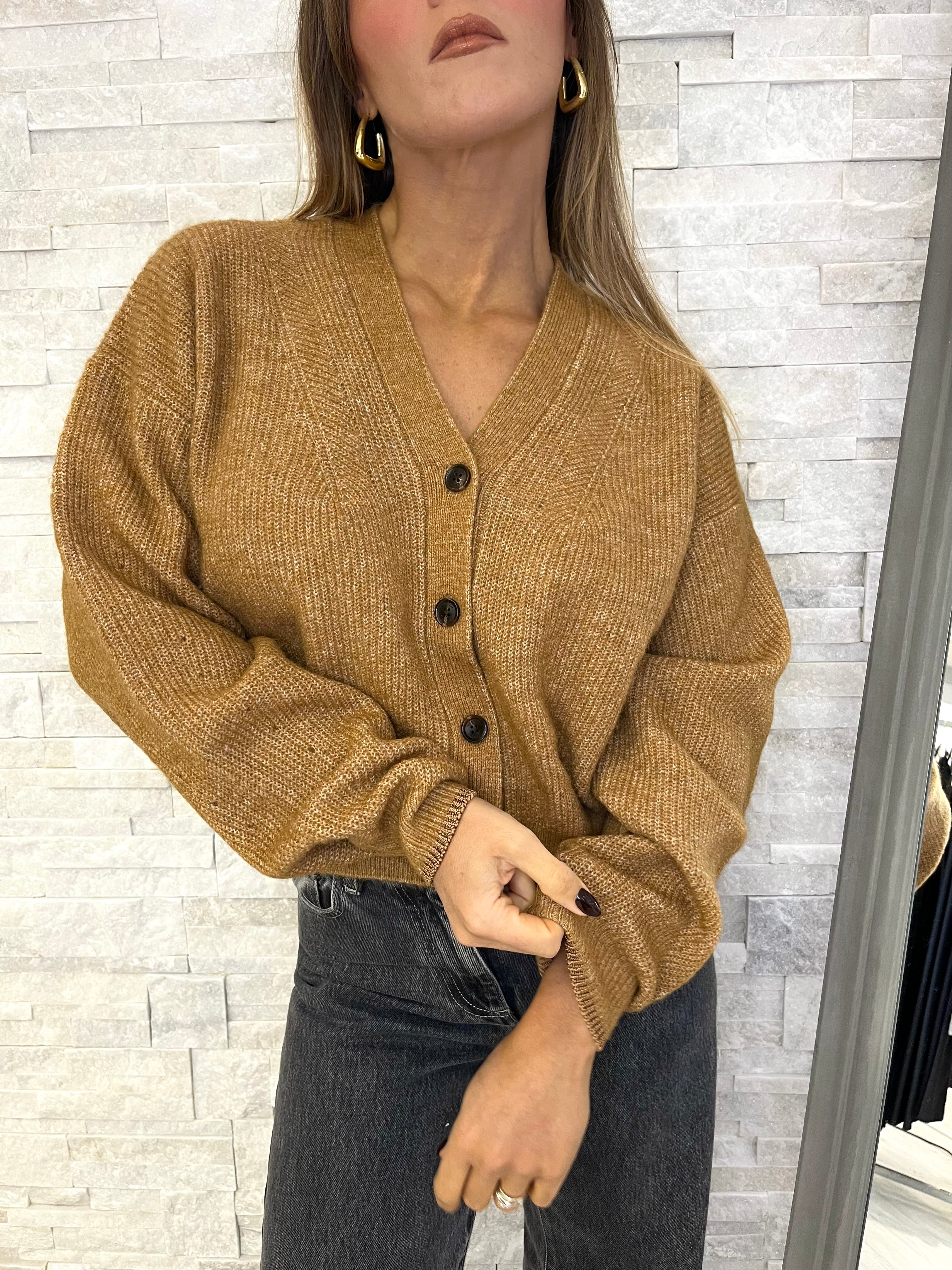 Cardigan cammello tre bottoni