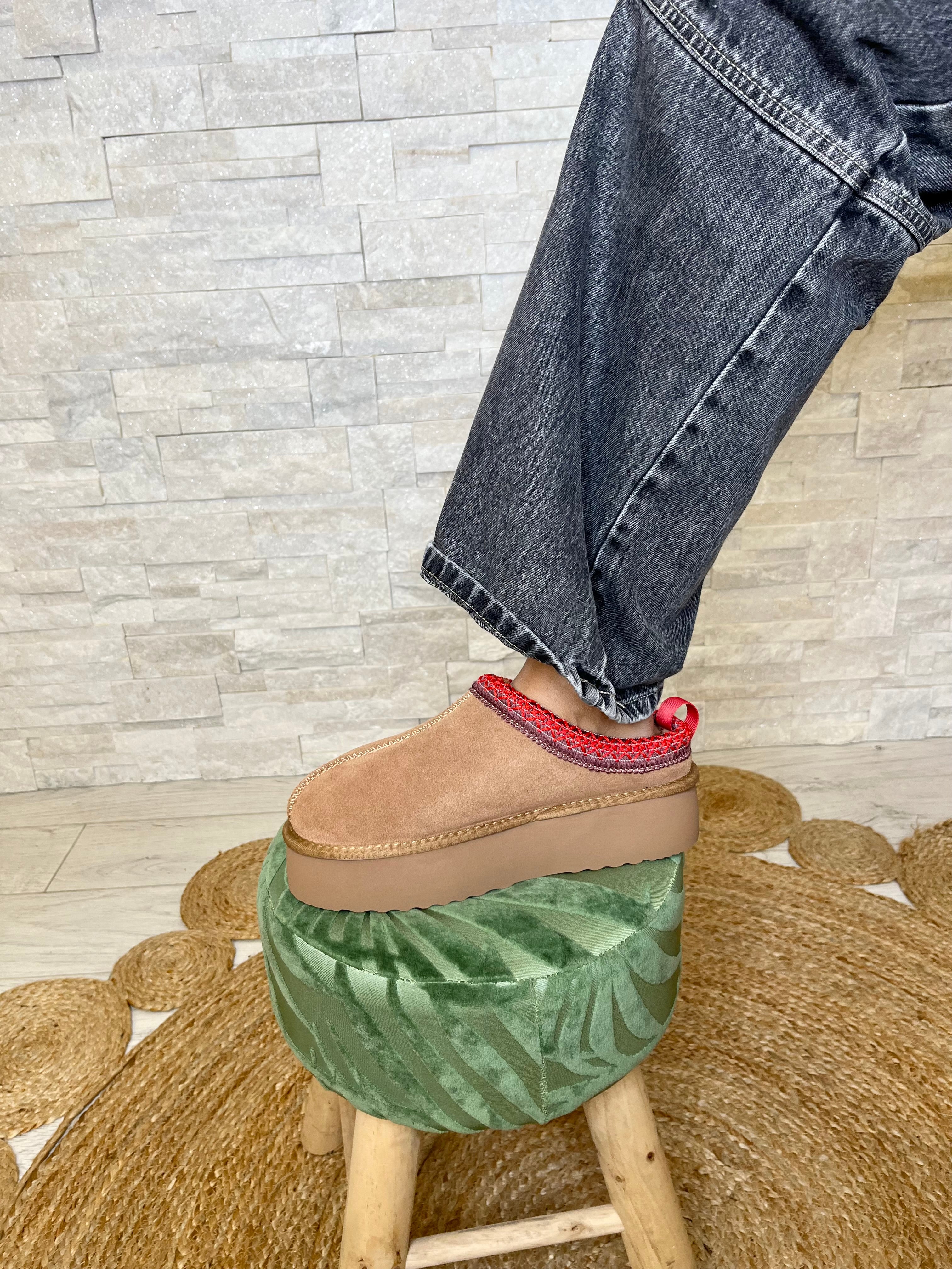 Sabot in suede ricamato platform cammello