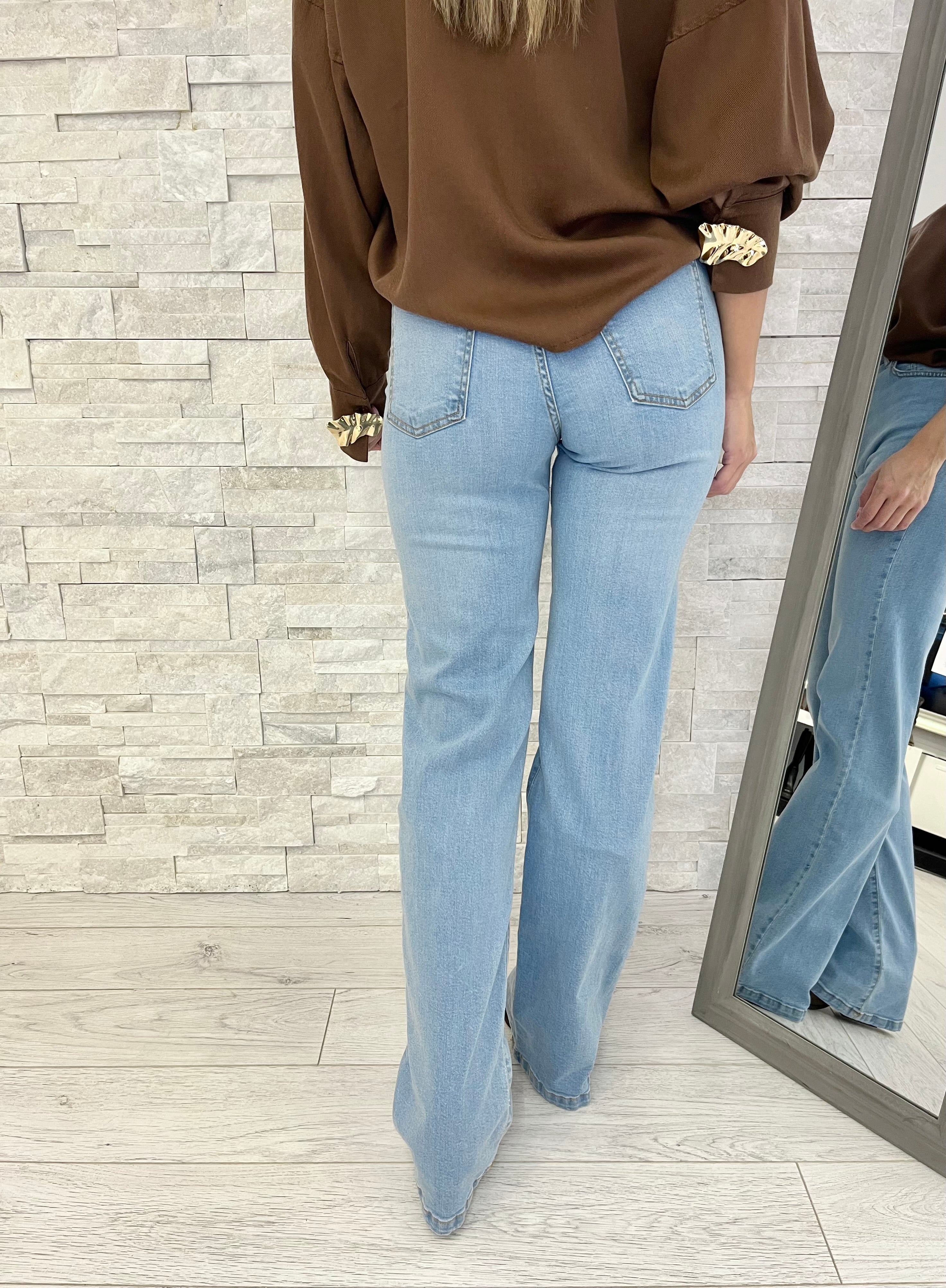 Jeans azzurro gamba dritta