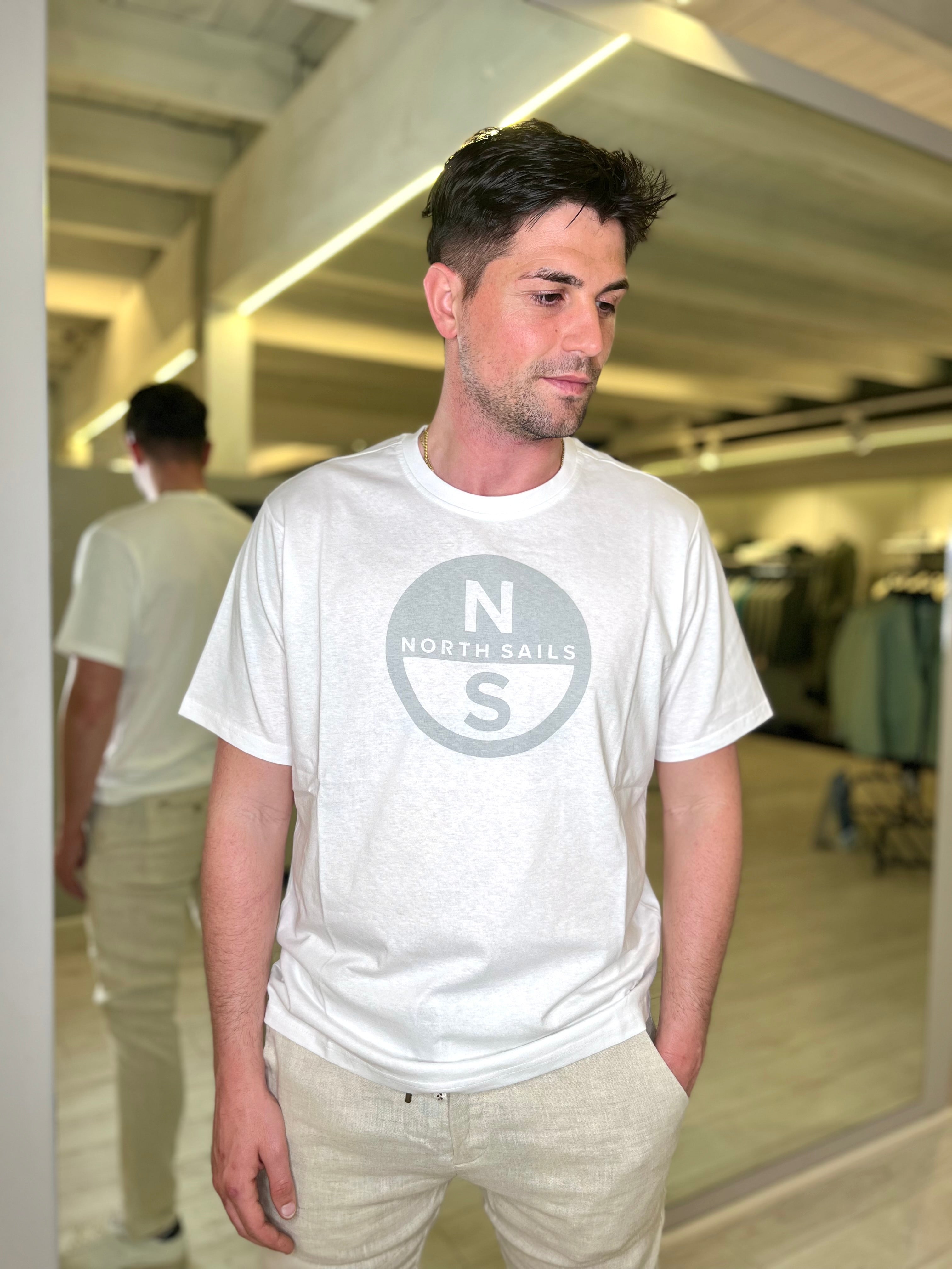 T-shirt con maxi logo