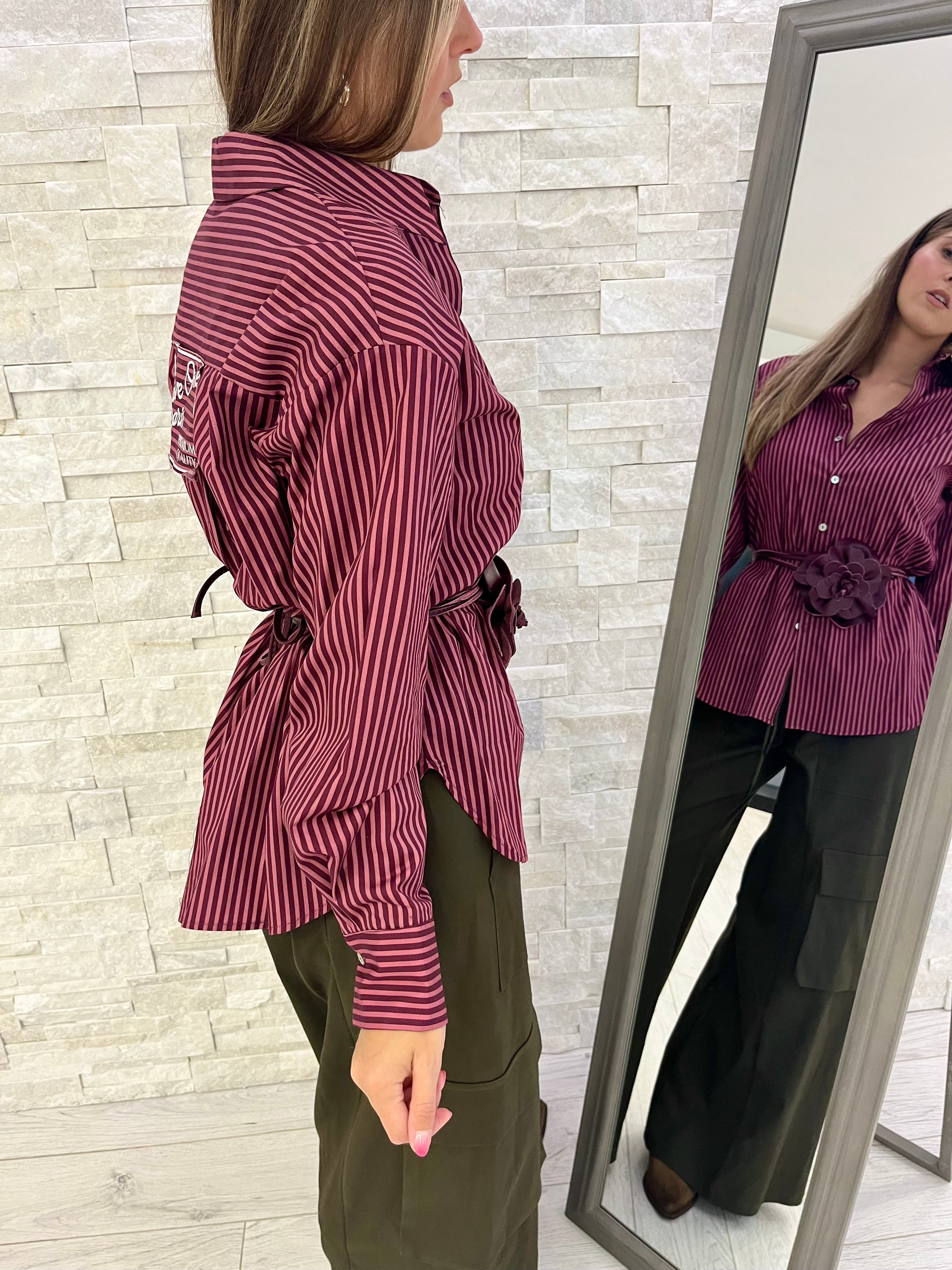 Camicia a righe con cintura
