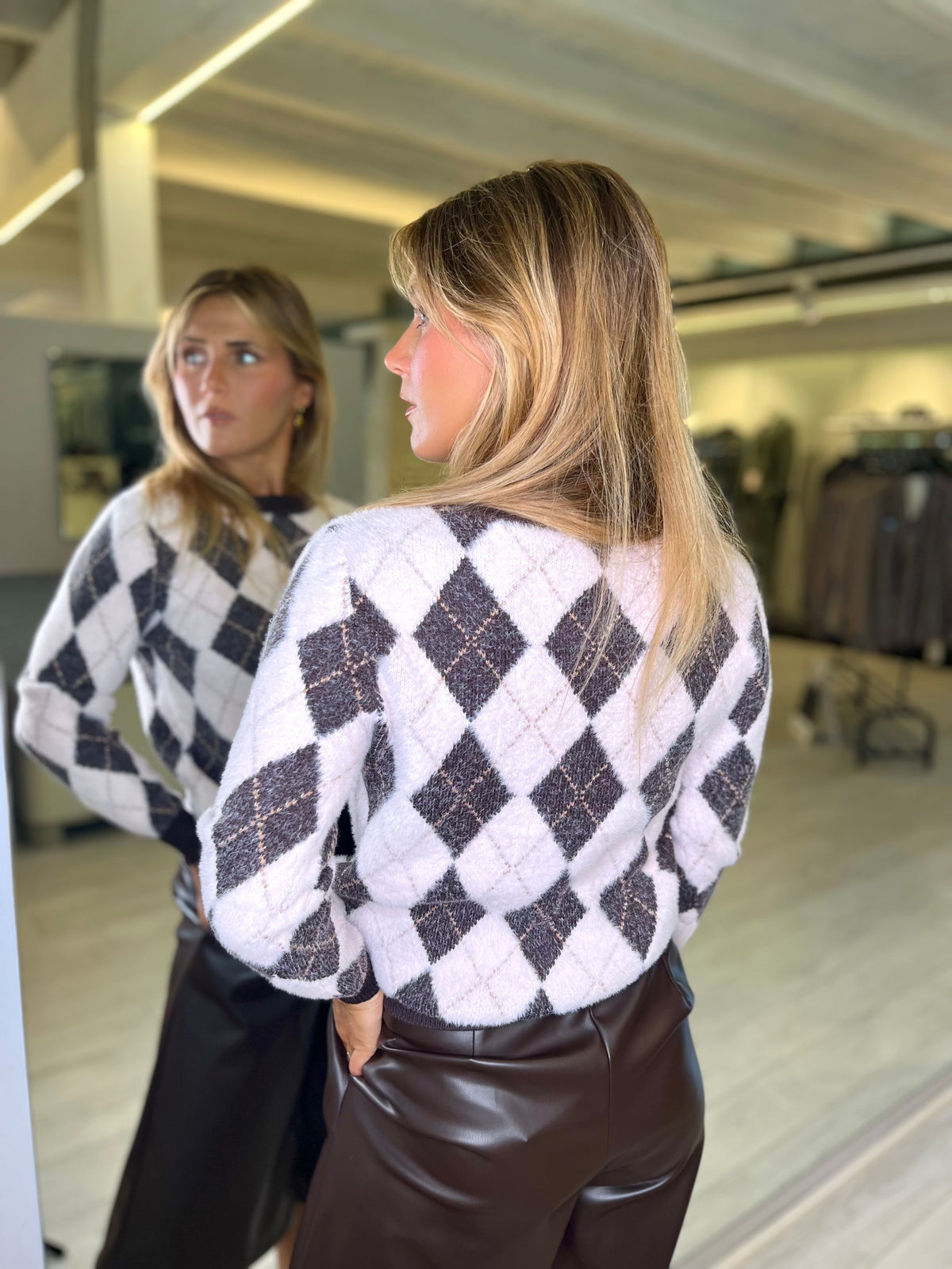 Maglia girocollo stampa rombi effetto pelo