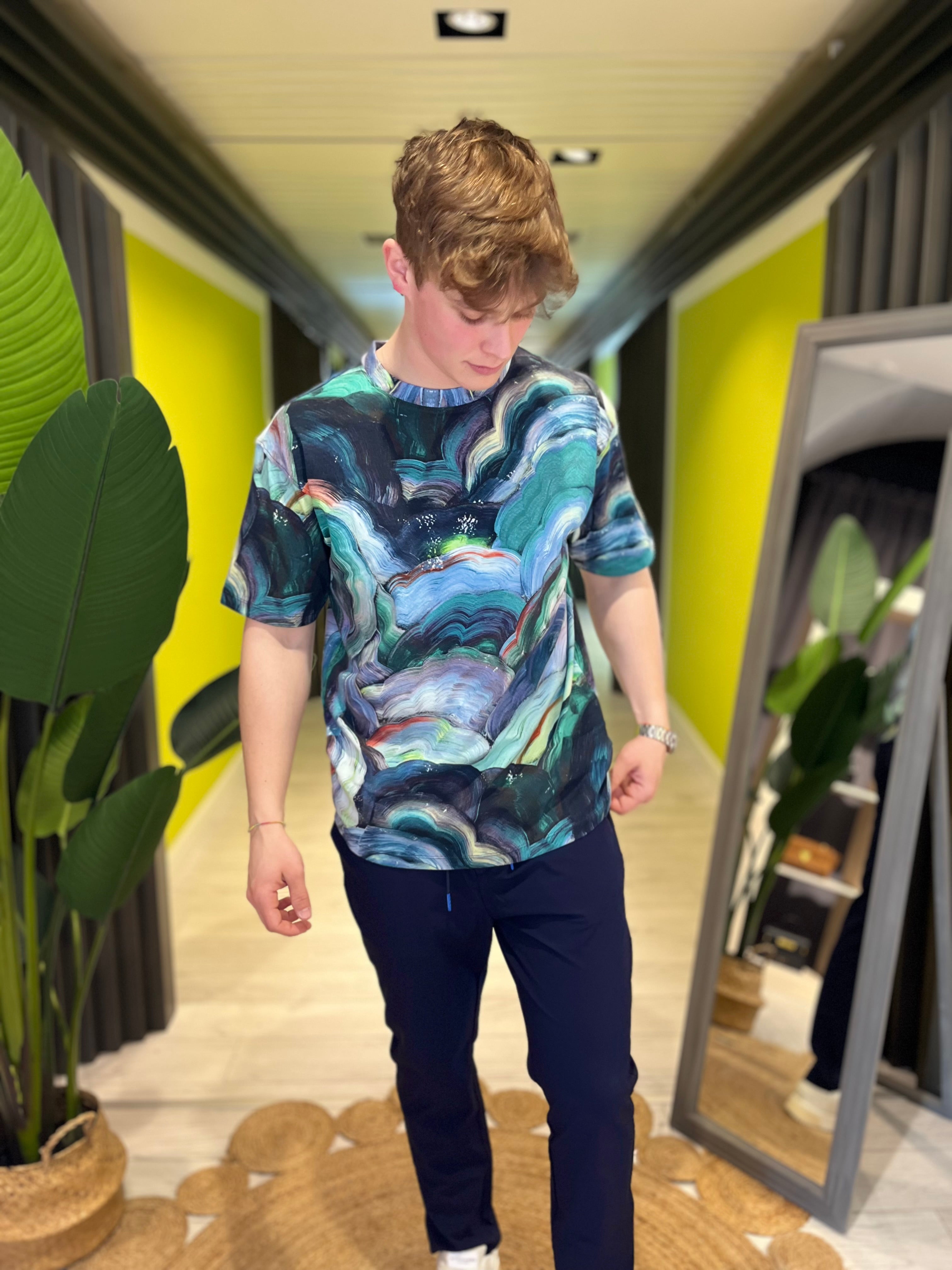 T-shirt con stampa astratta