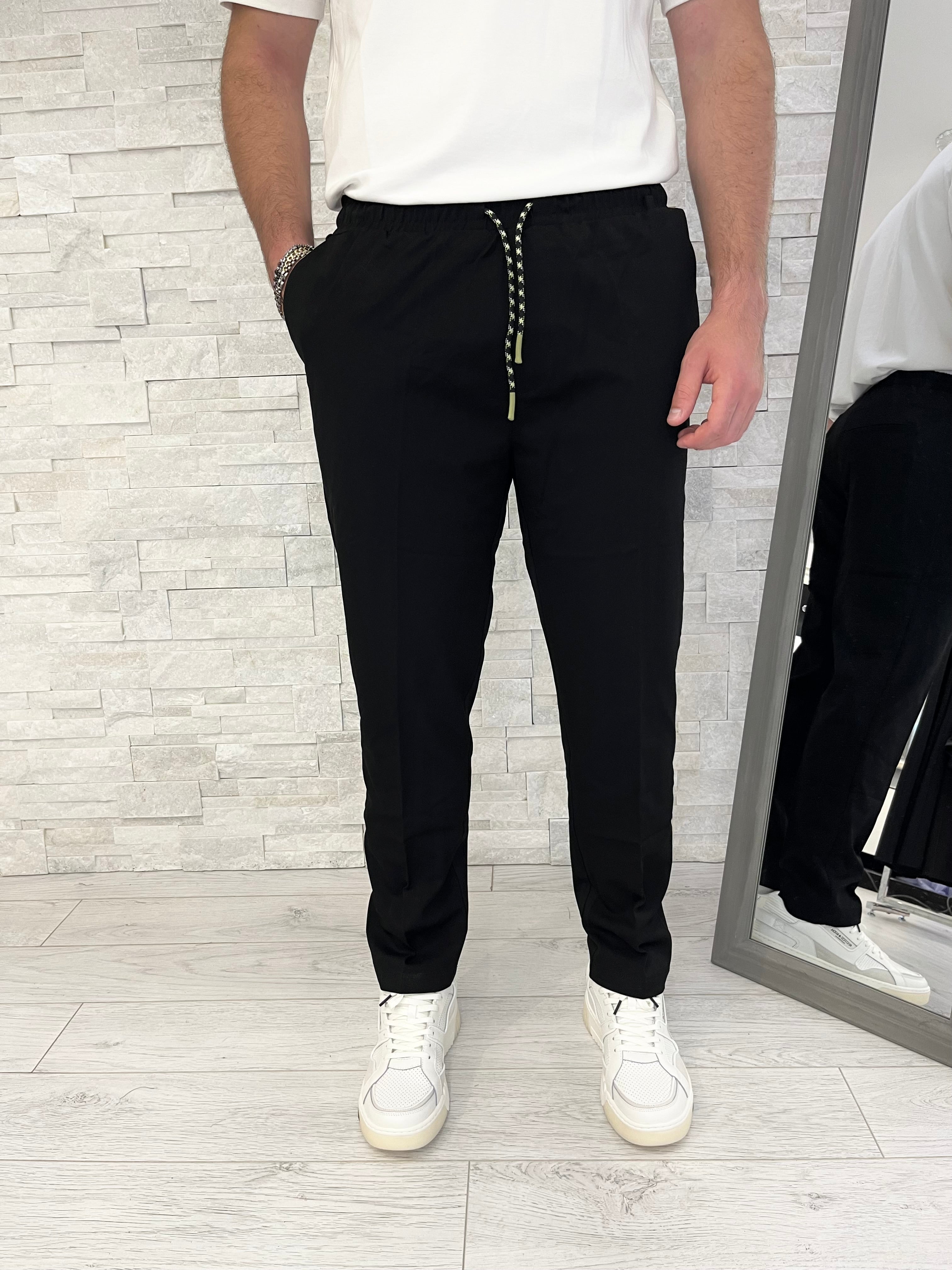 Pantalone in tessuto tecnico con coulisse