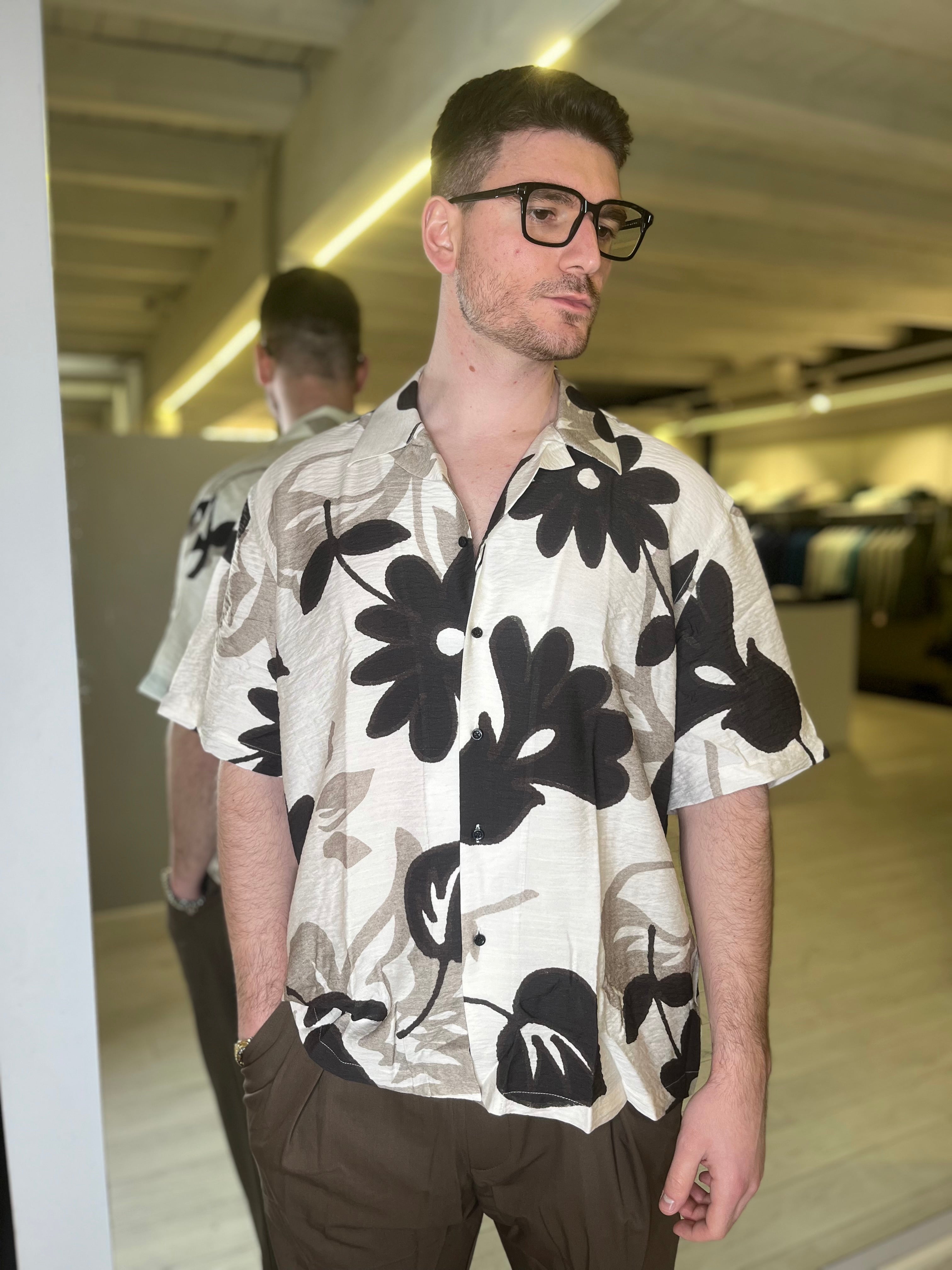 Camicia collo aperto con stampa