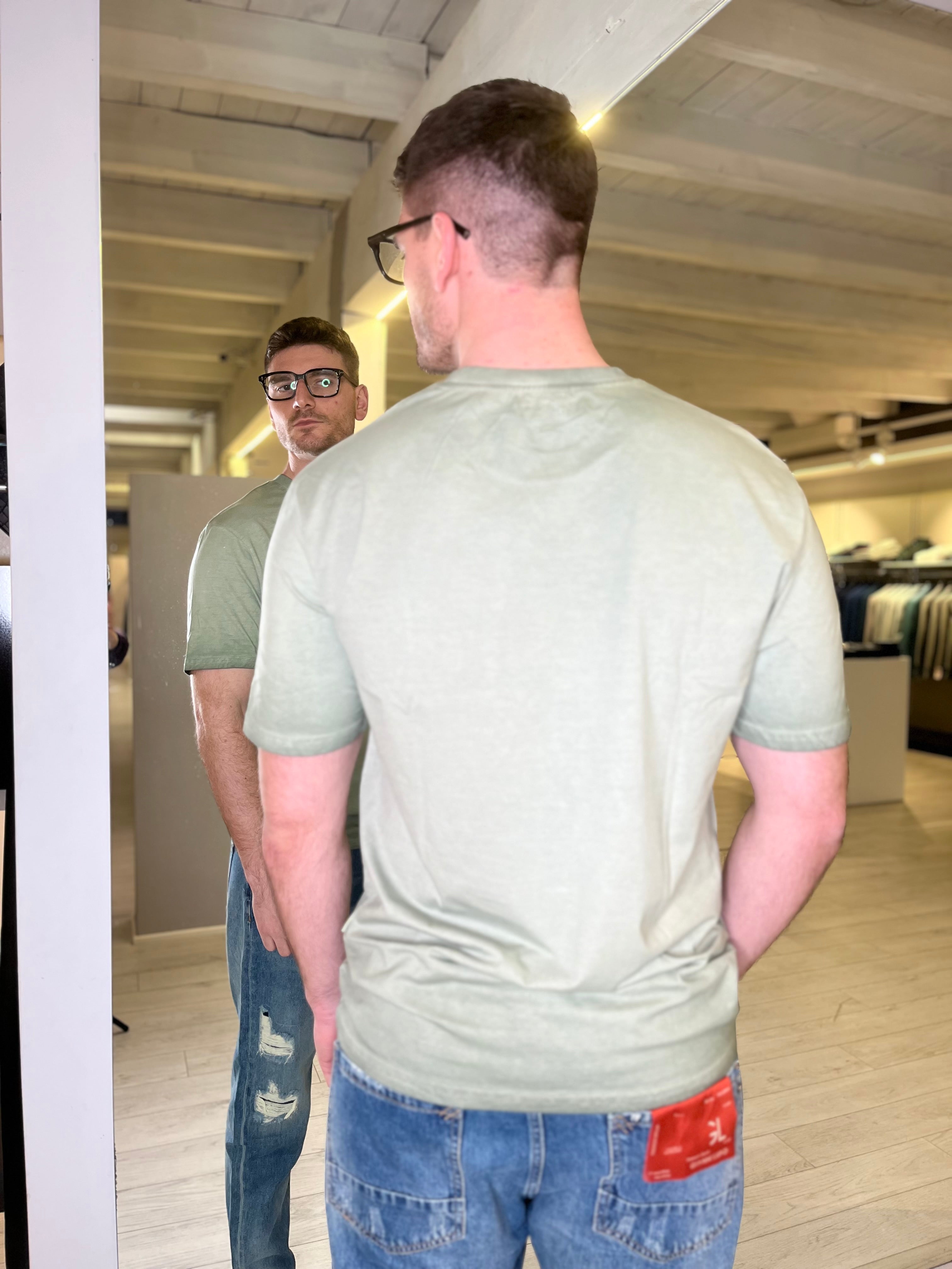 T-shirt semi over