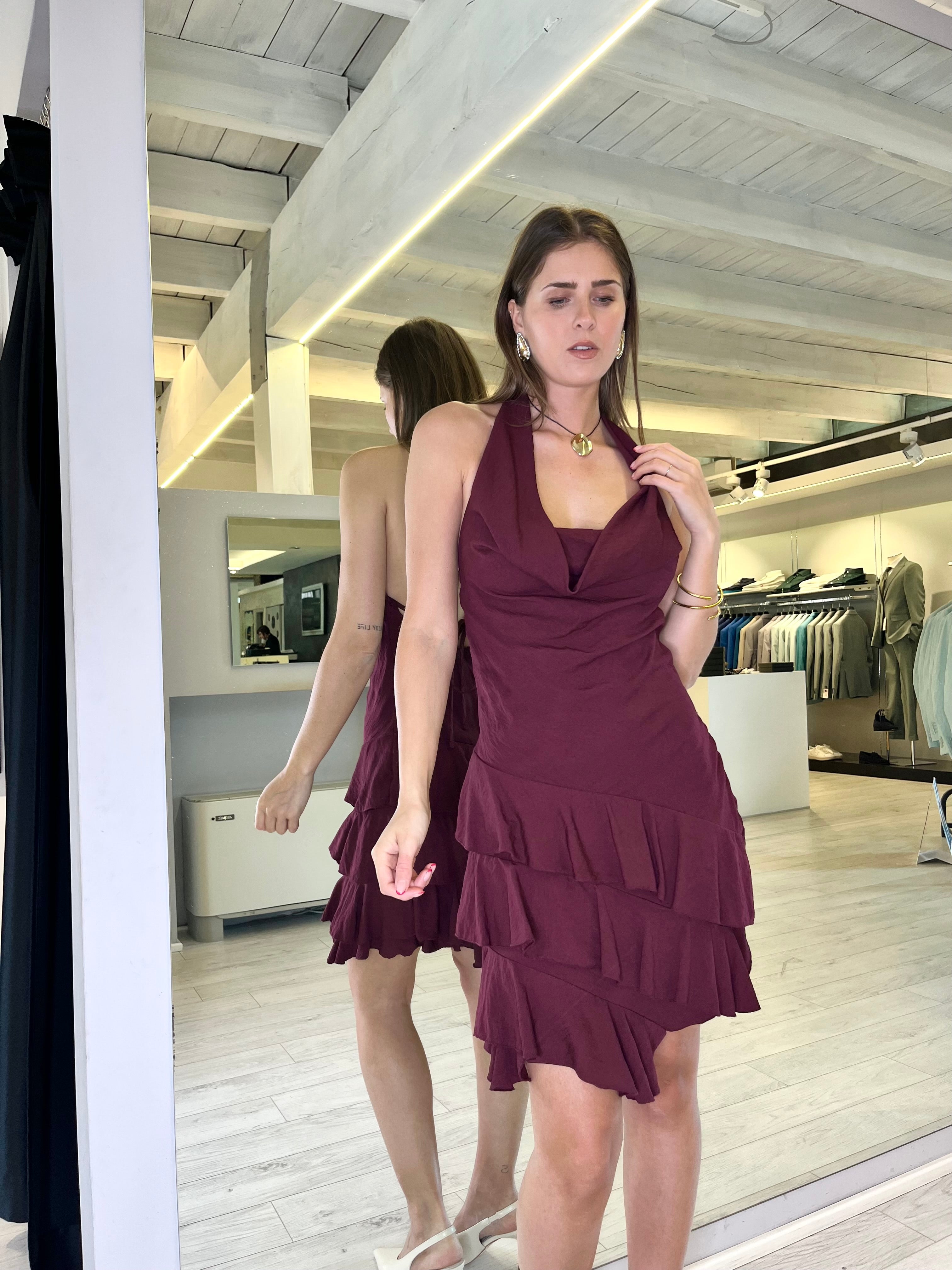 Abito con gale prugna