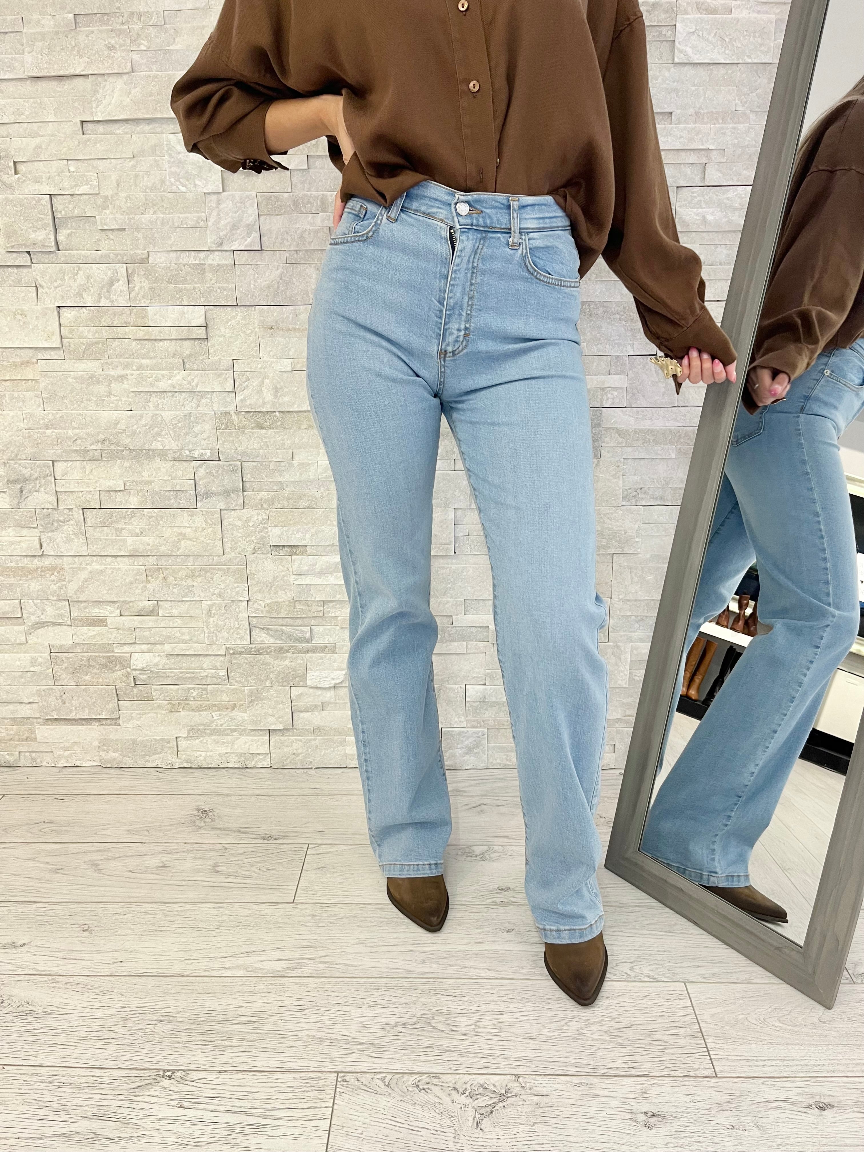 Jeans azzurro gamba dritta