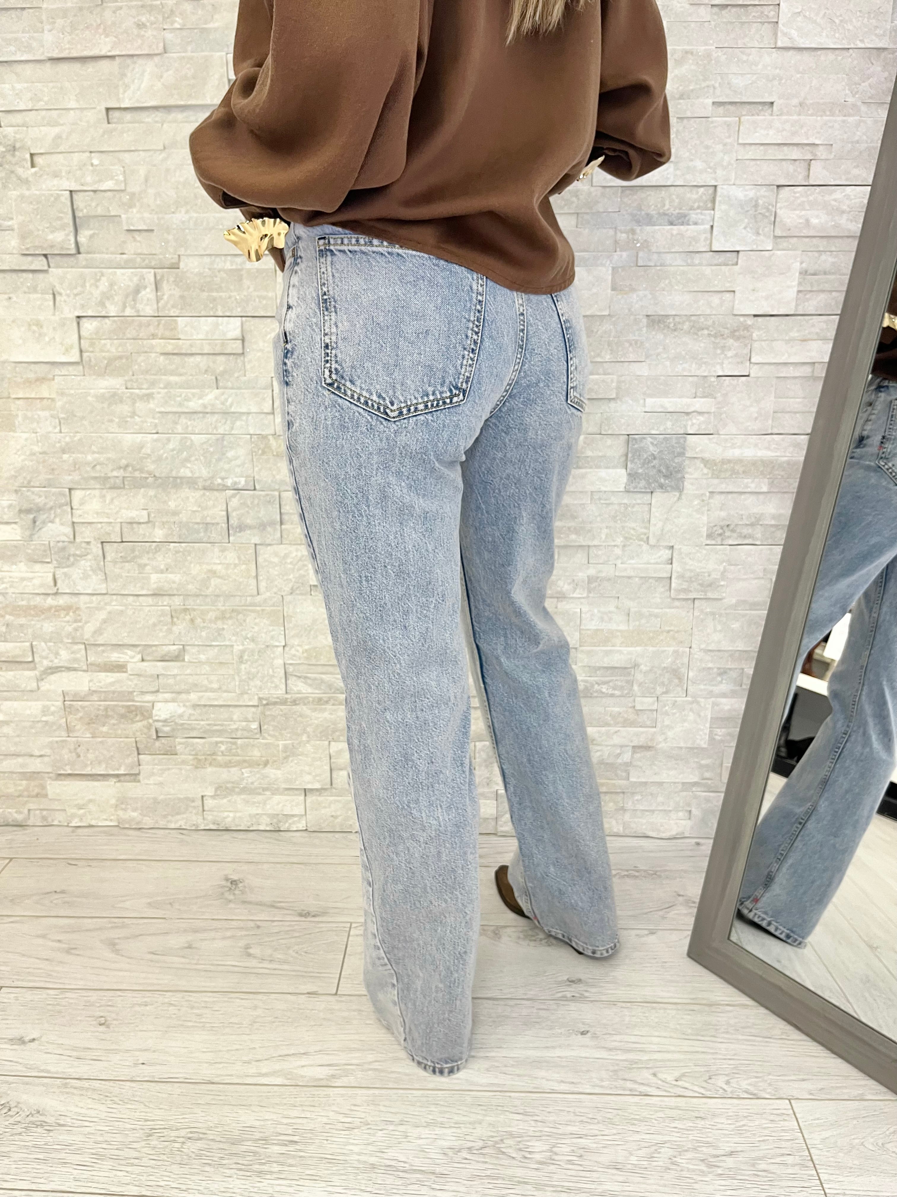 Jeans azzurro modello bootcut