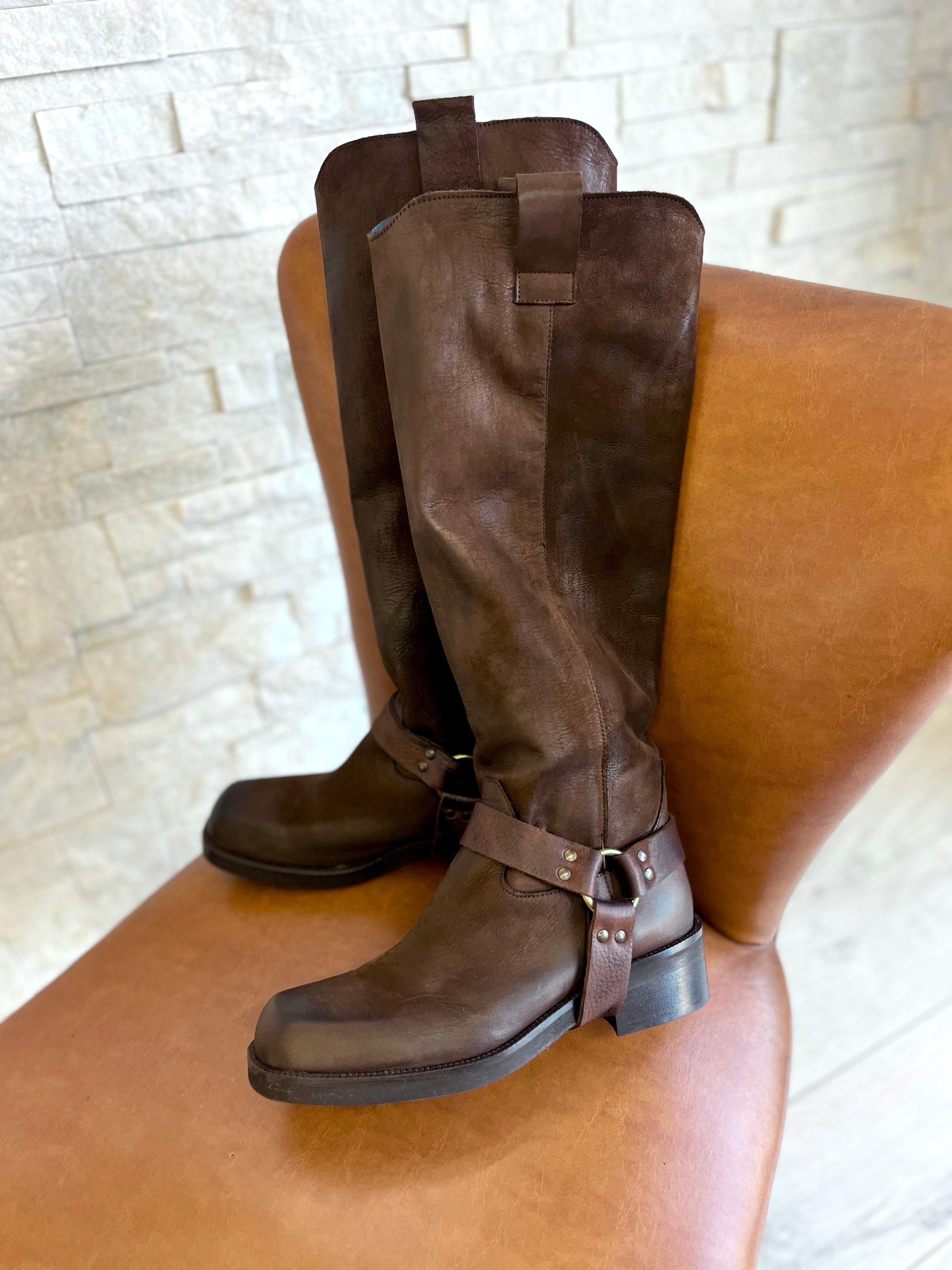 Biker moro con fibbia