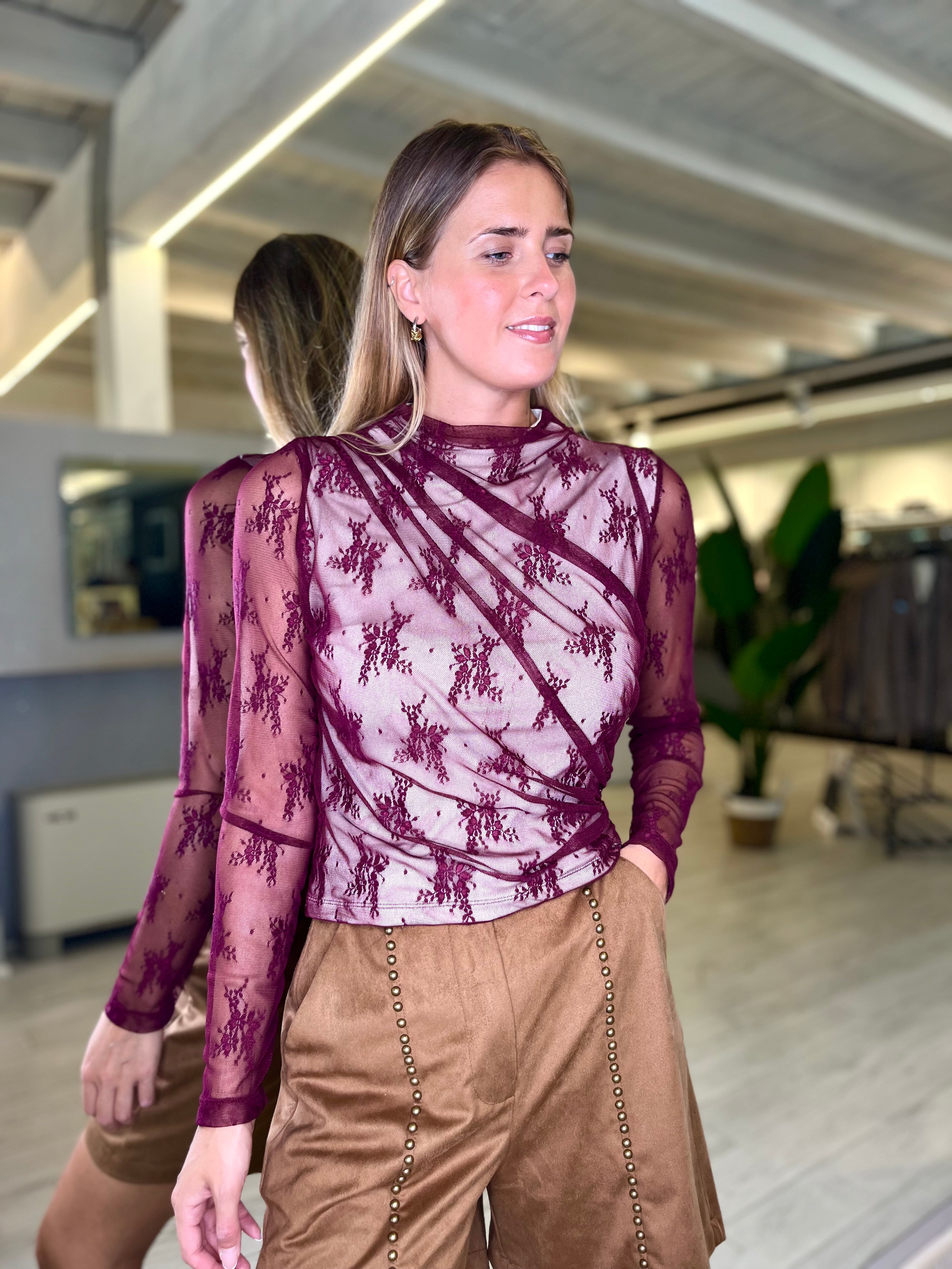 Maglia con lavorazioni in pizzo bordeaux