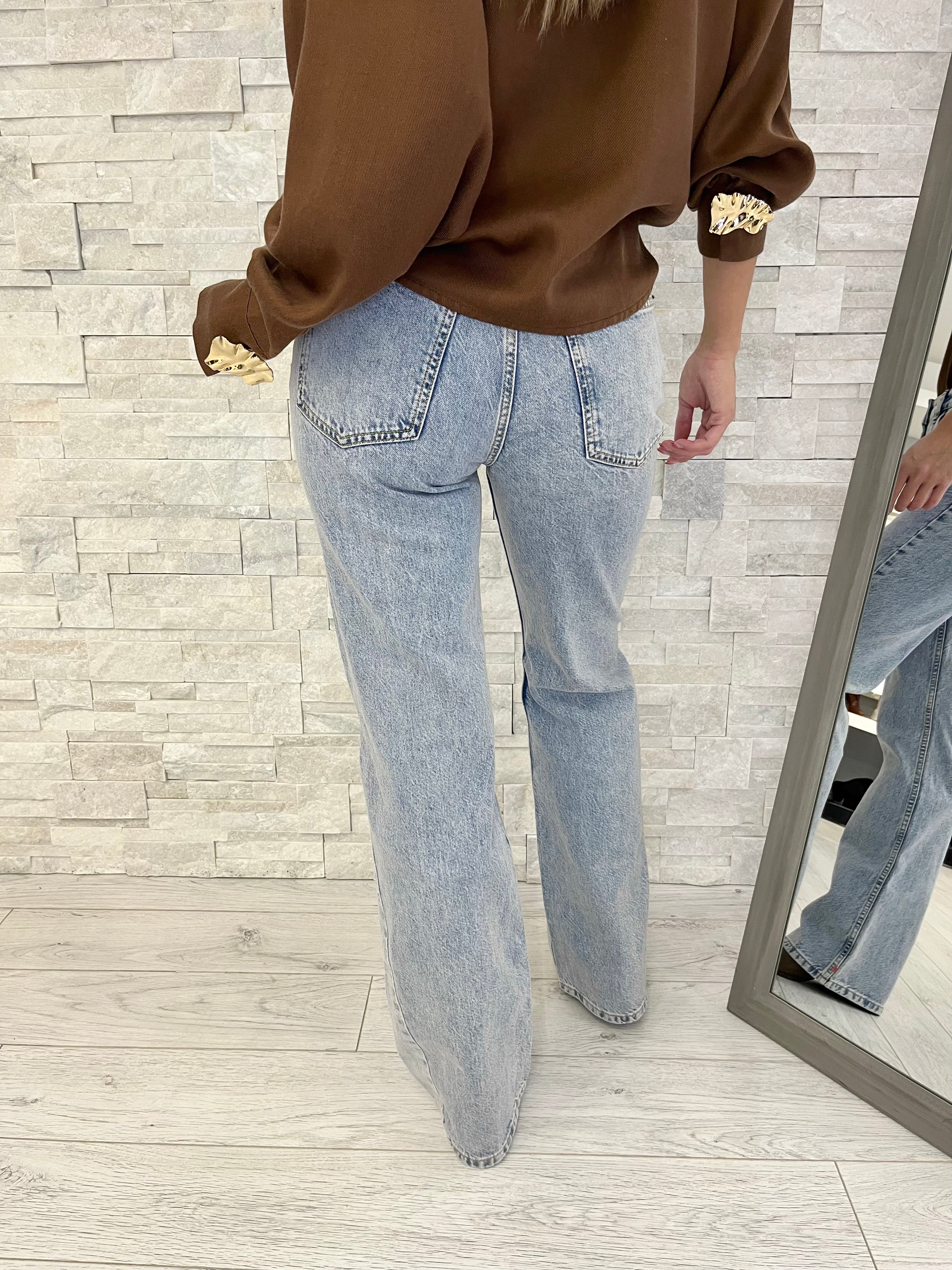Jeans azzurro modello bootcut