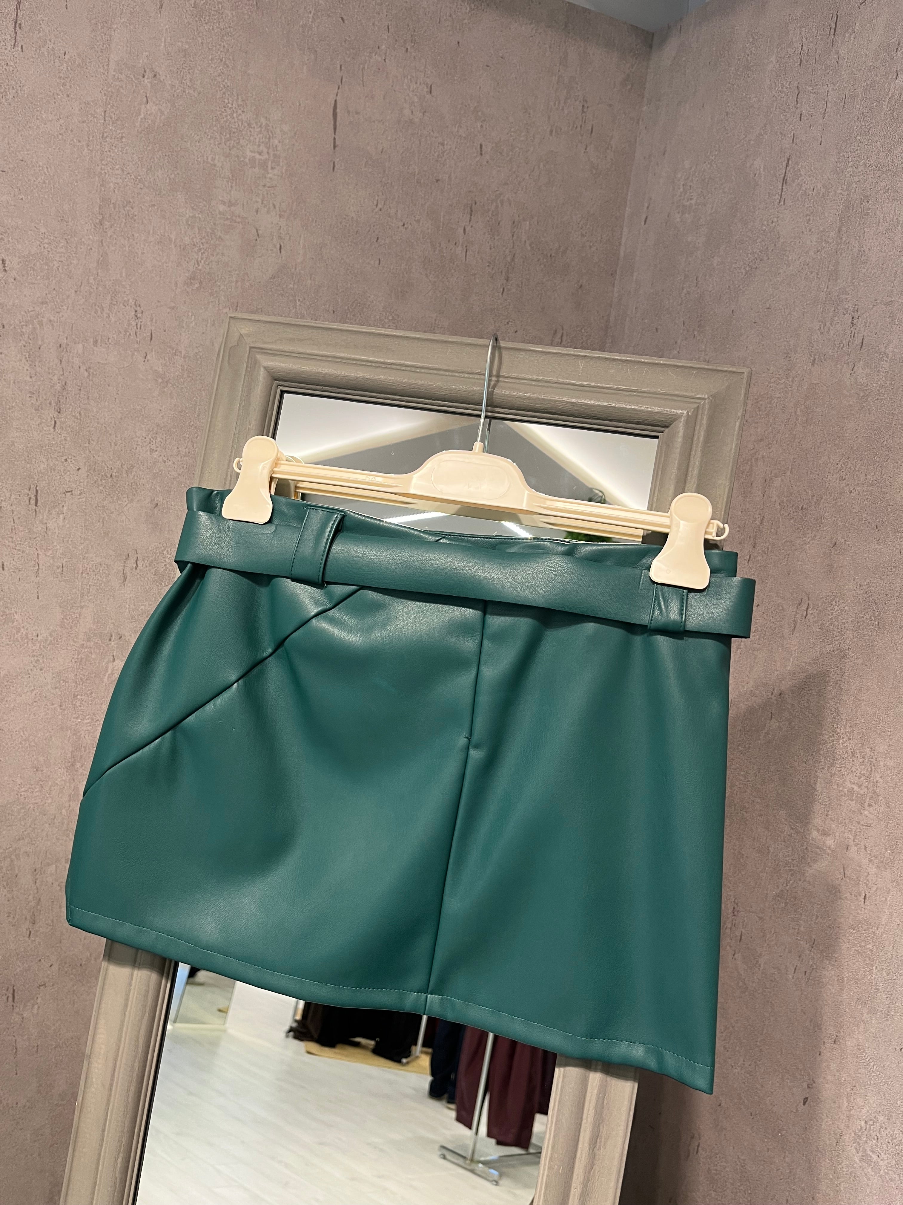 Minigonna ecopelle verde