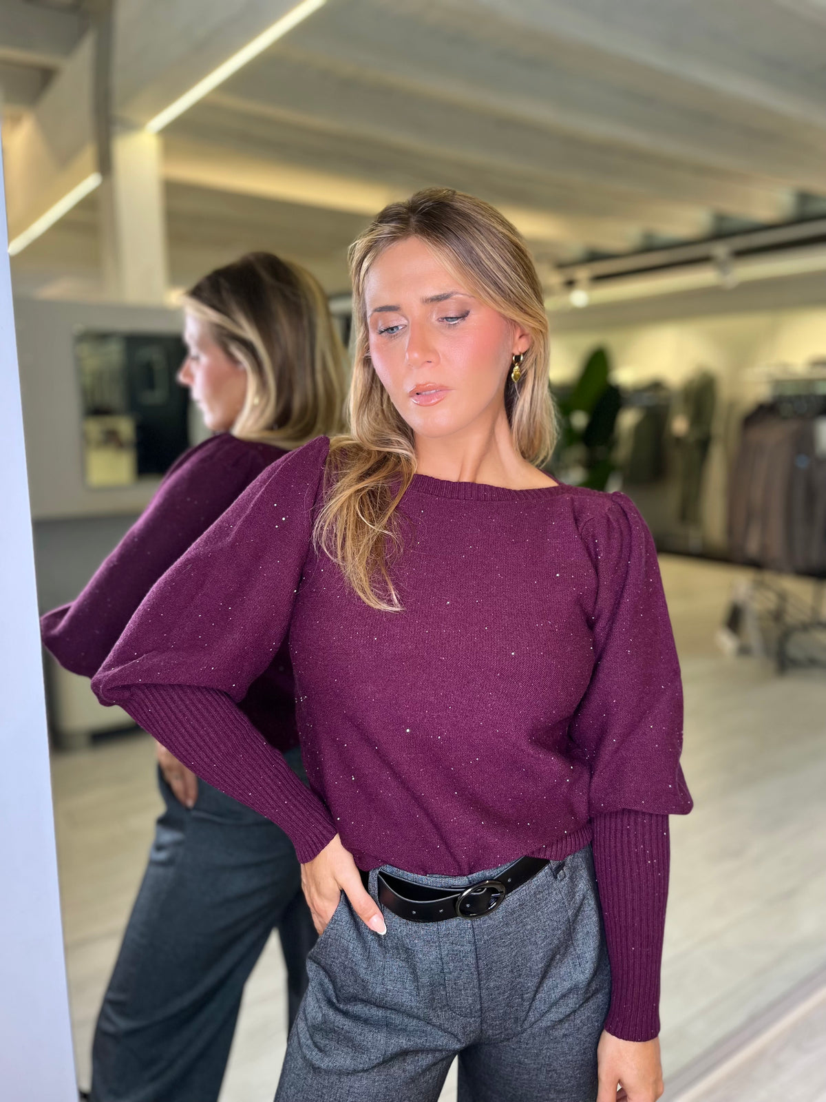 Maglia paricollo con micro paillettes