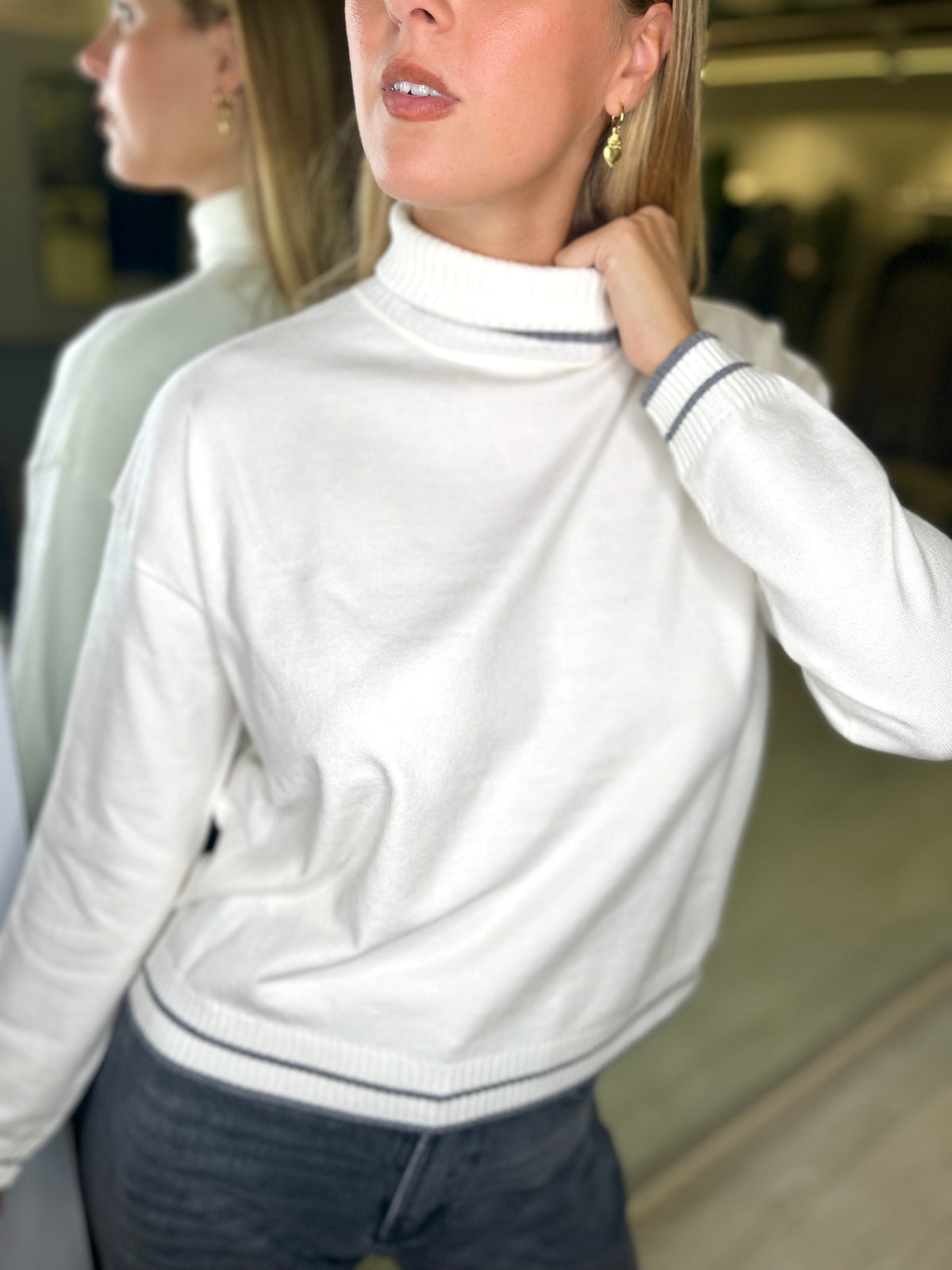 Maglia lupetto con bordi a contrasto