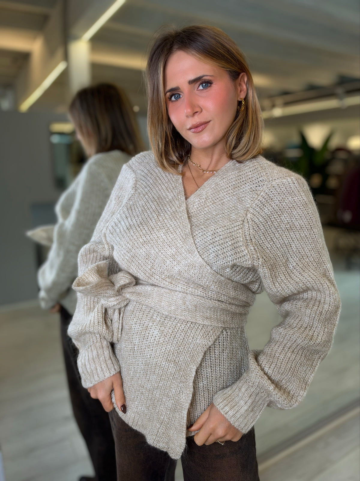 Cardigan beige a portafoglio