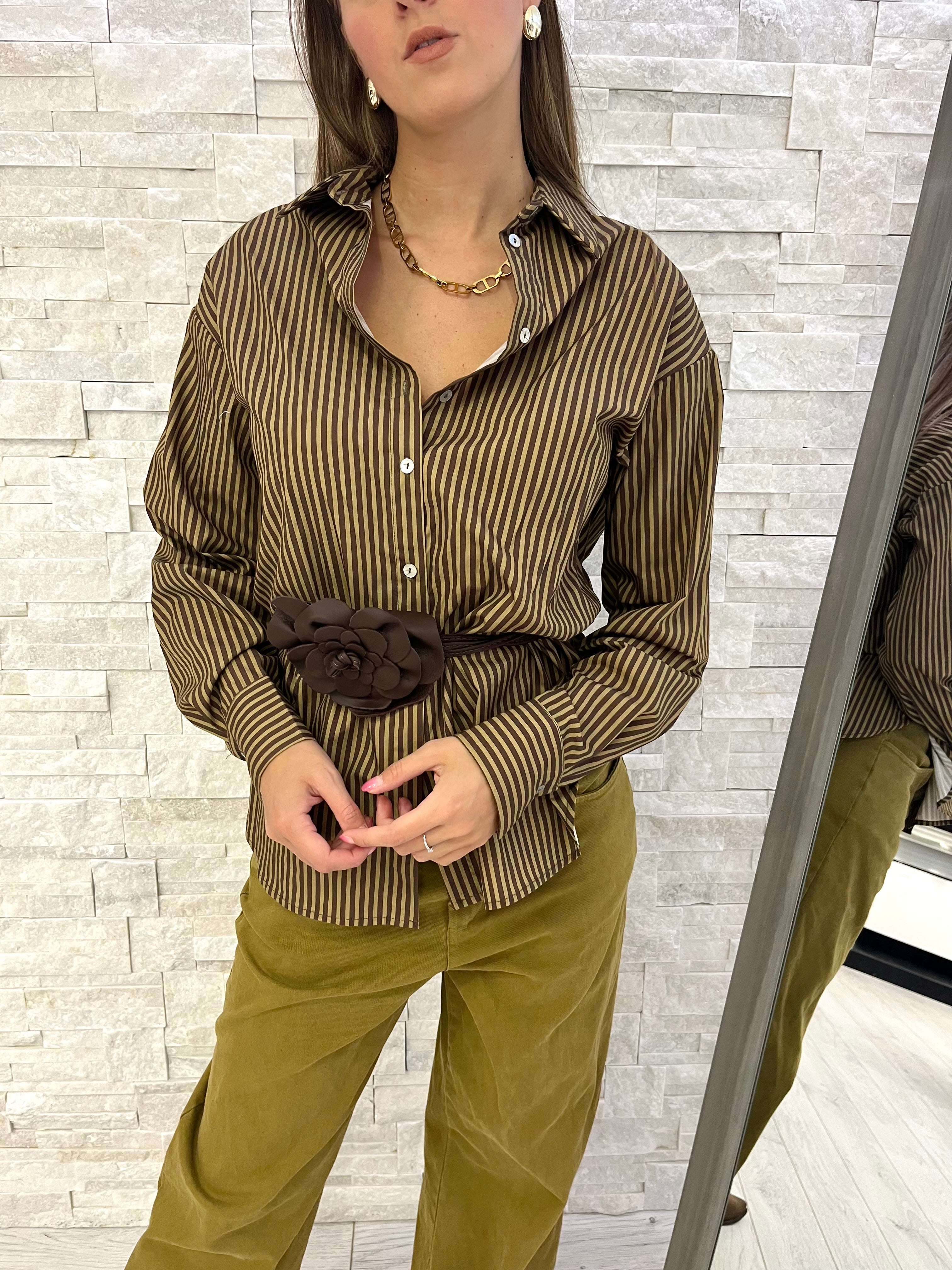 Camicia a righe con cintura