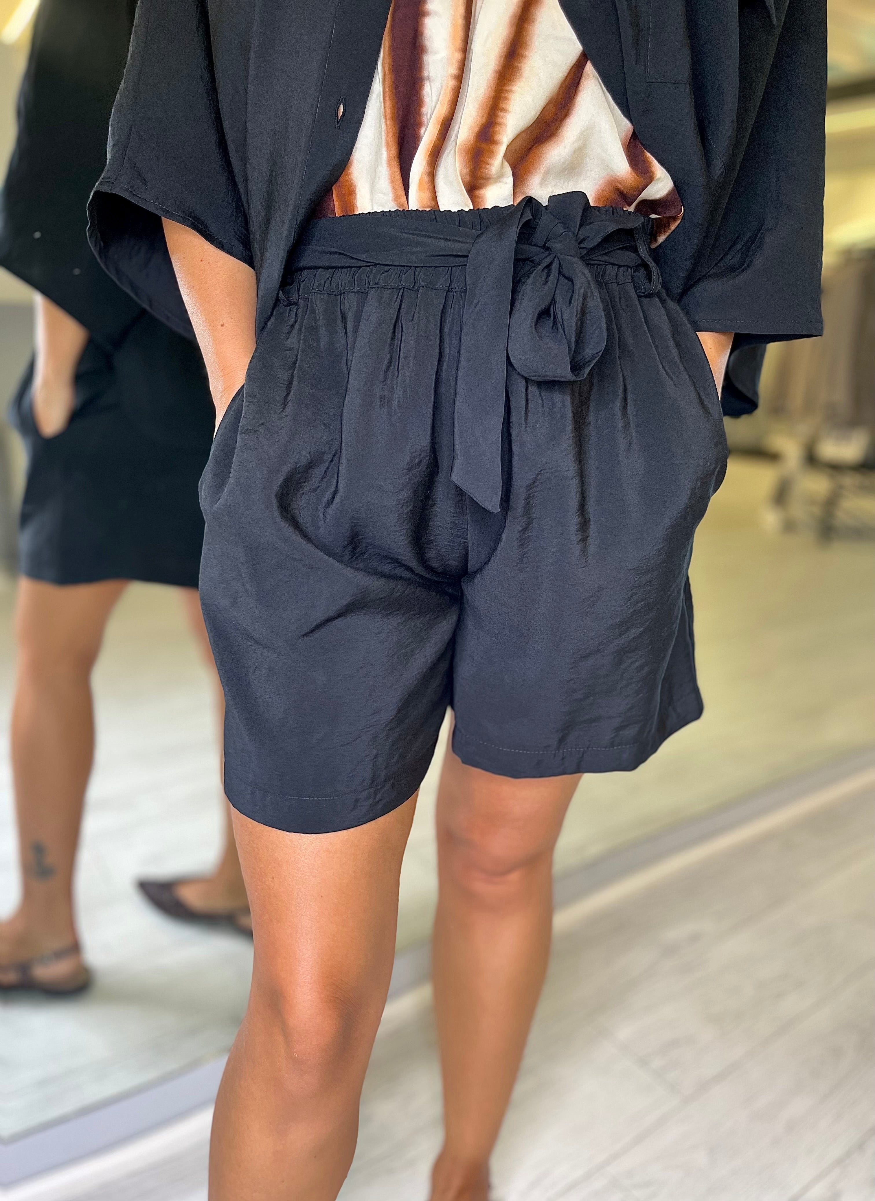 Shorts con elastico in vita nero